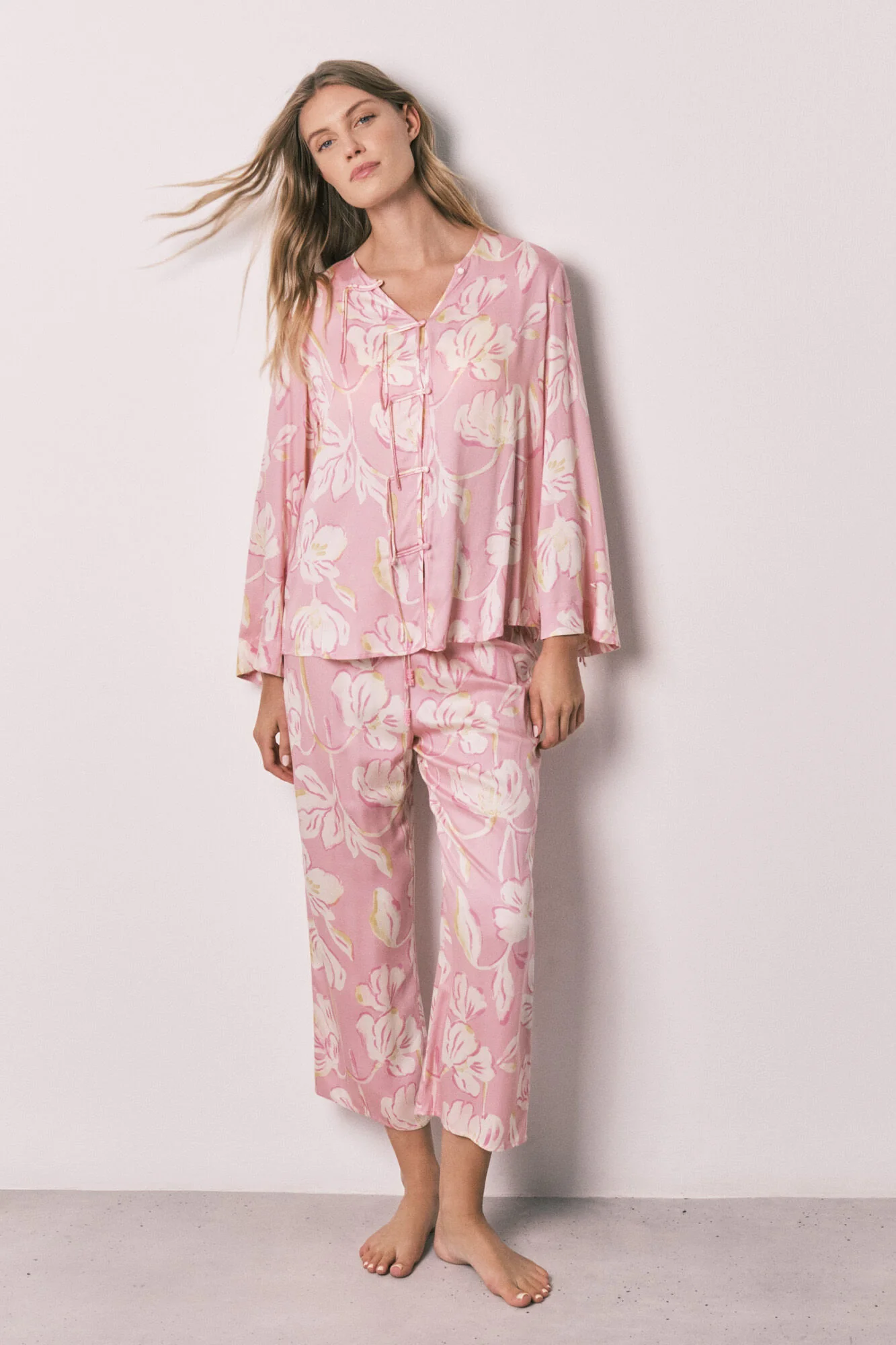Oriental-style satin long pyjamas - Image 2