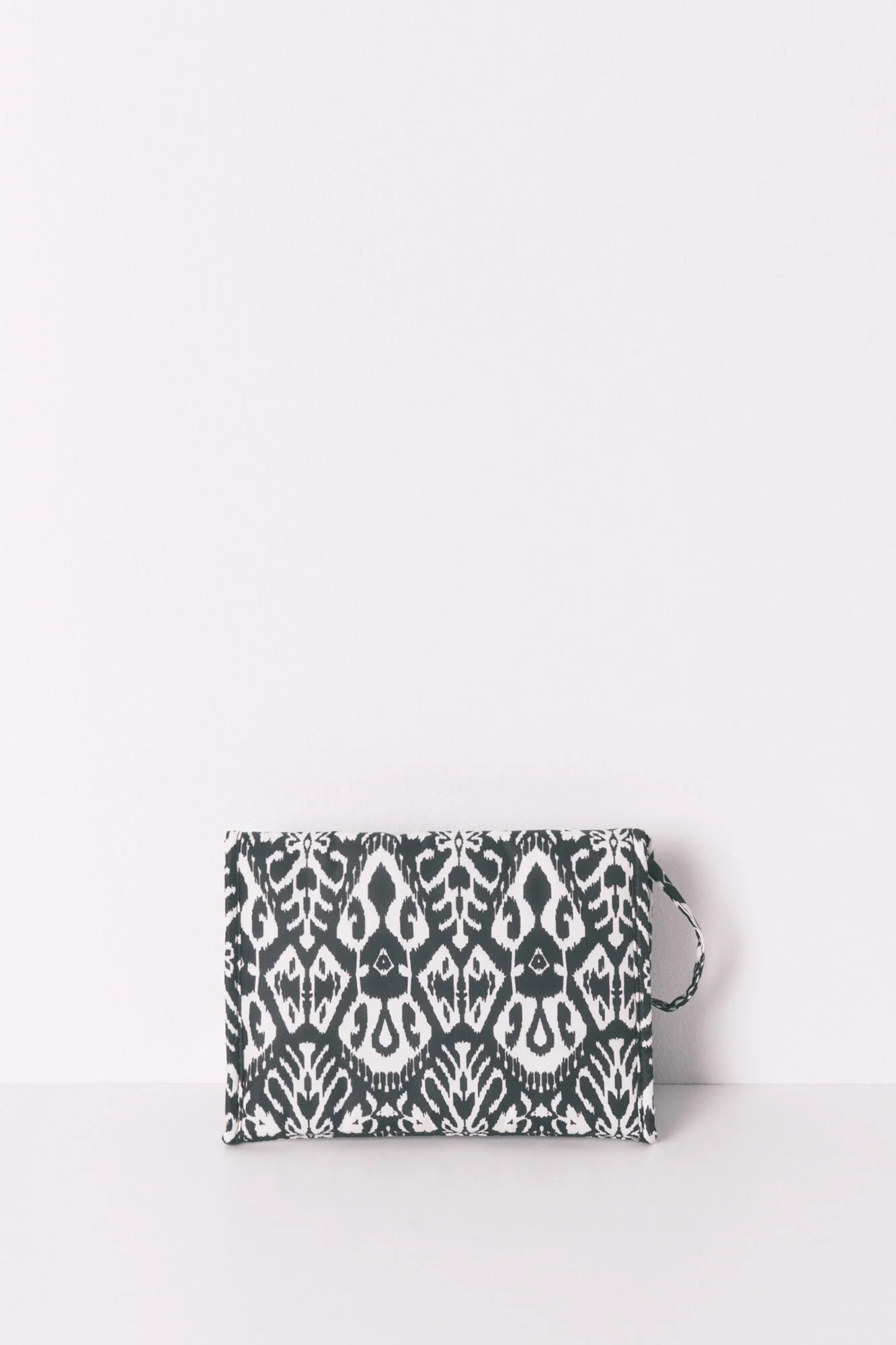 Pack of 2 assorted print toiletry bags - Image 3