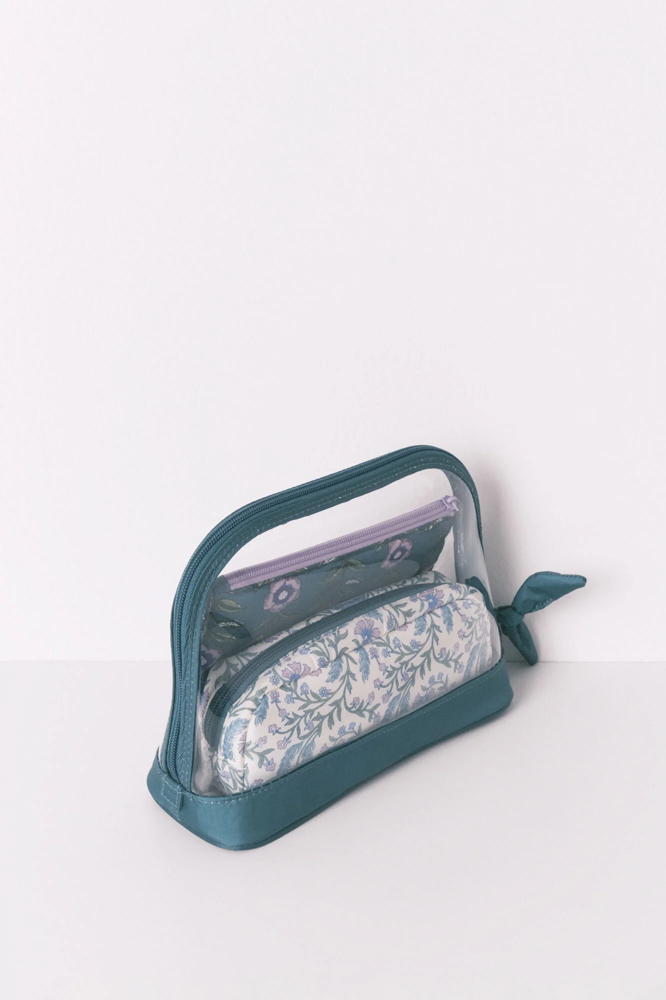 Pack of 3 green printed toiletry bags - Image 2
