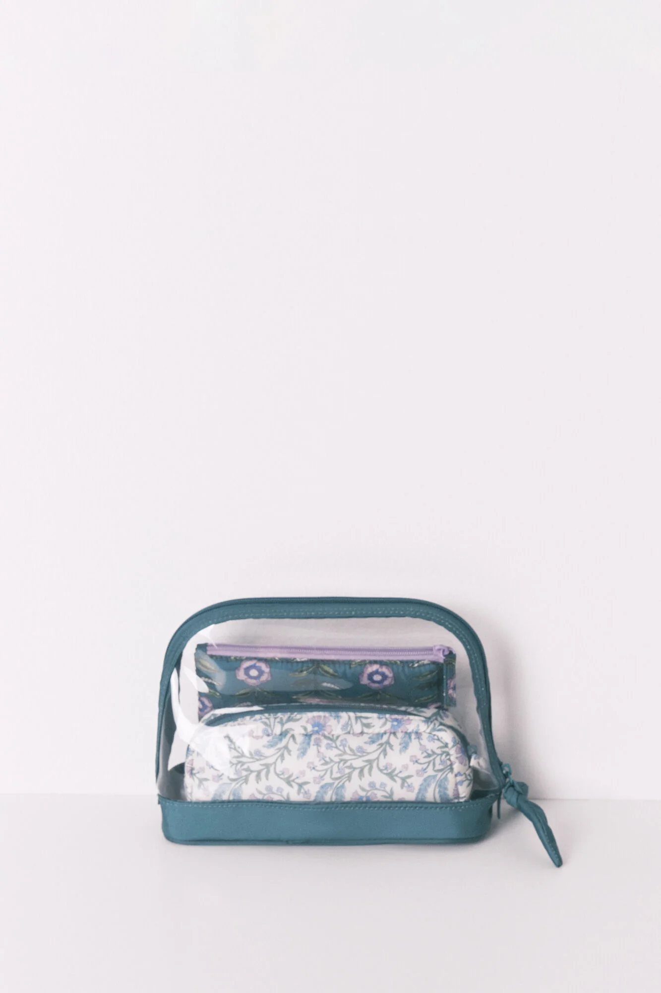 Pack of 3 green printed toiletry bags - Image 4