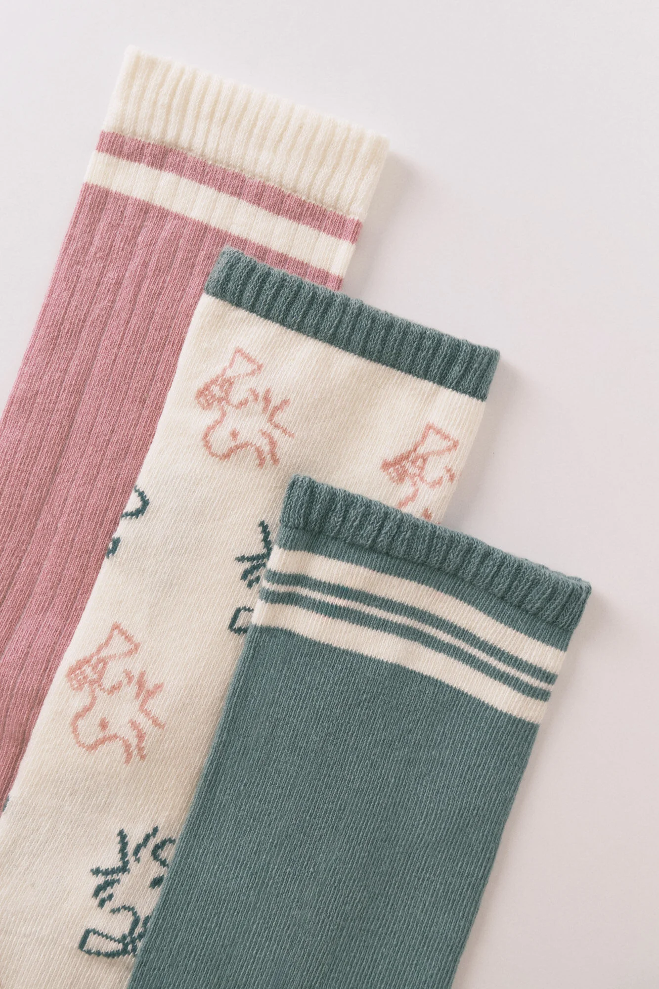 Pack of 3 long Snoopy socks - Image 2