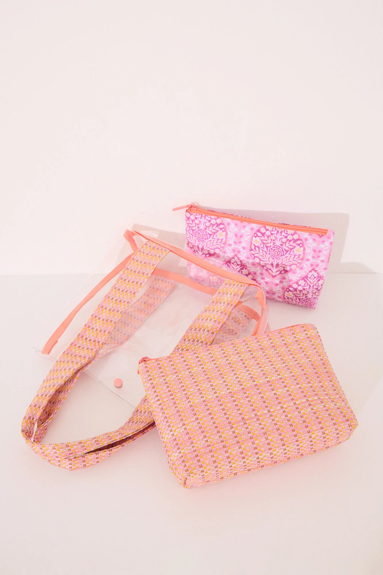 Pack of 3 pink raffia toiletry bags - Image 4