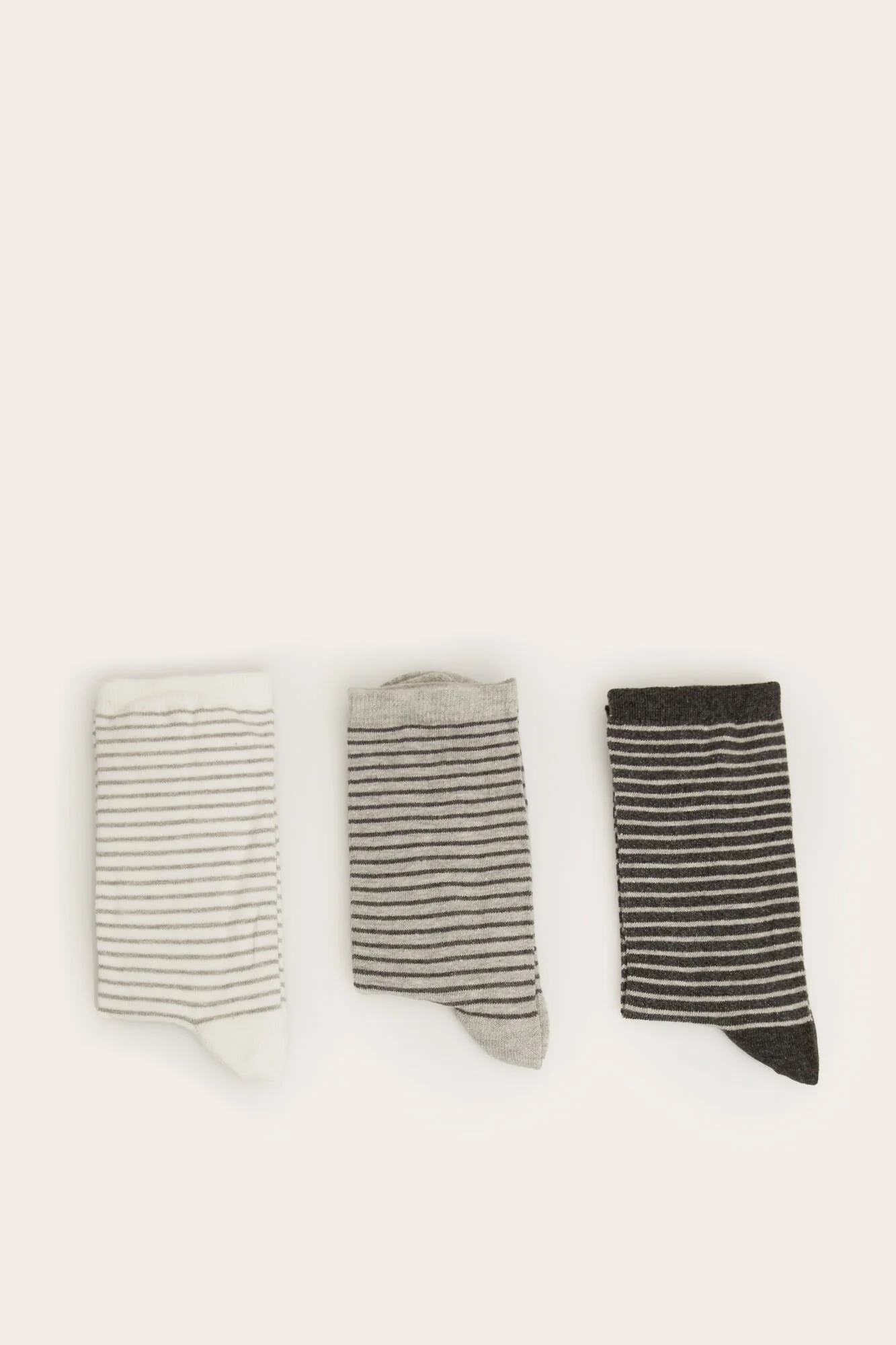Pack of 3 snowy landscape high socks - Image 5