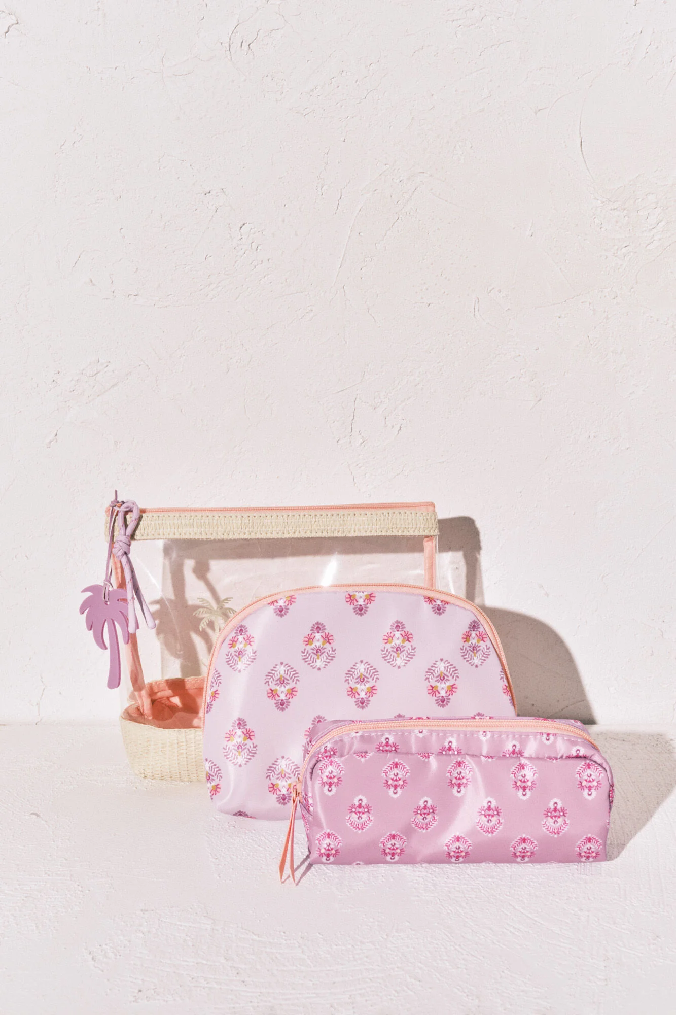 Pack of 3 transparent and patterned toiletry bags - Image 3