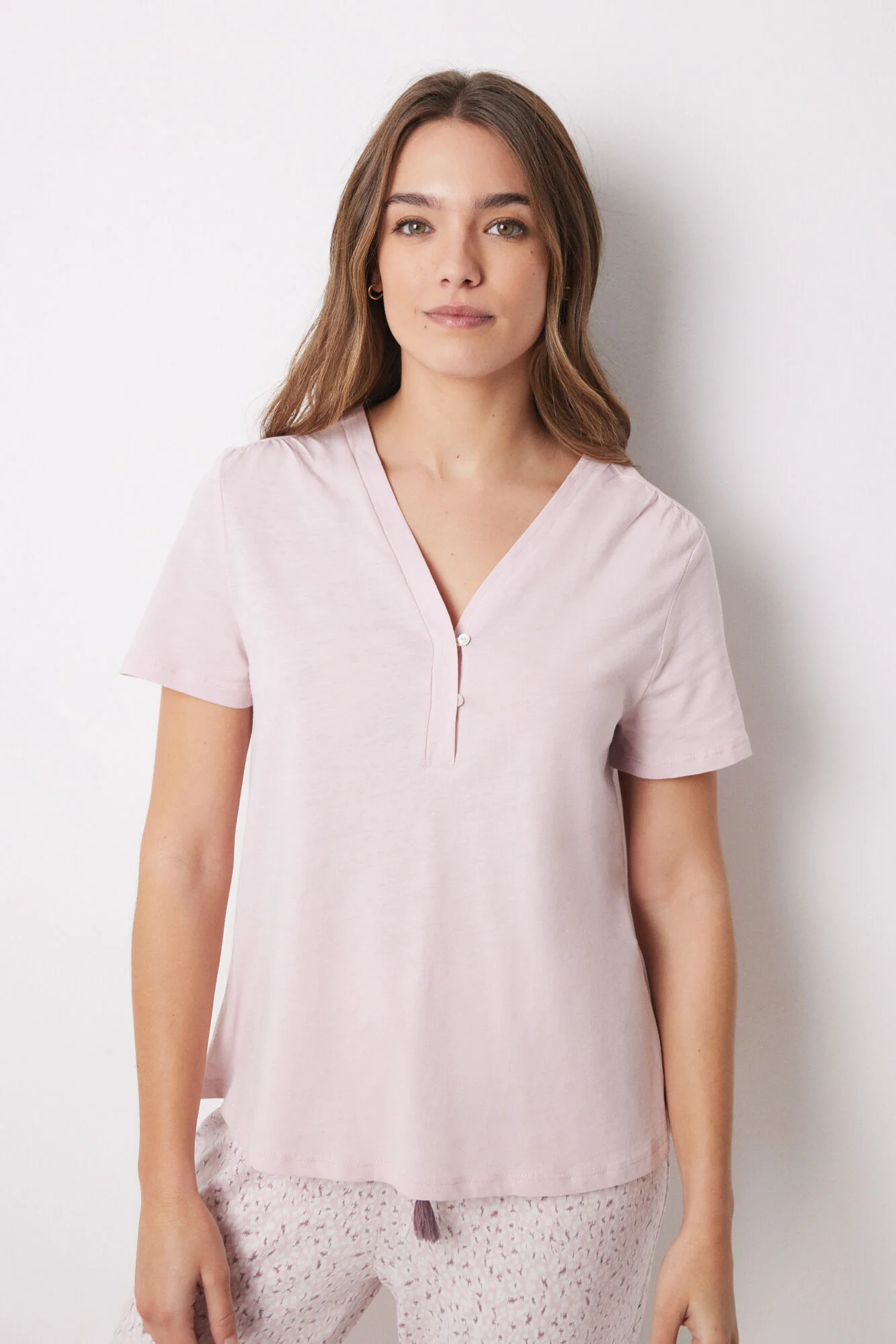 Pink 100% cotton short-sleeved T-shirt.