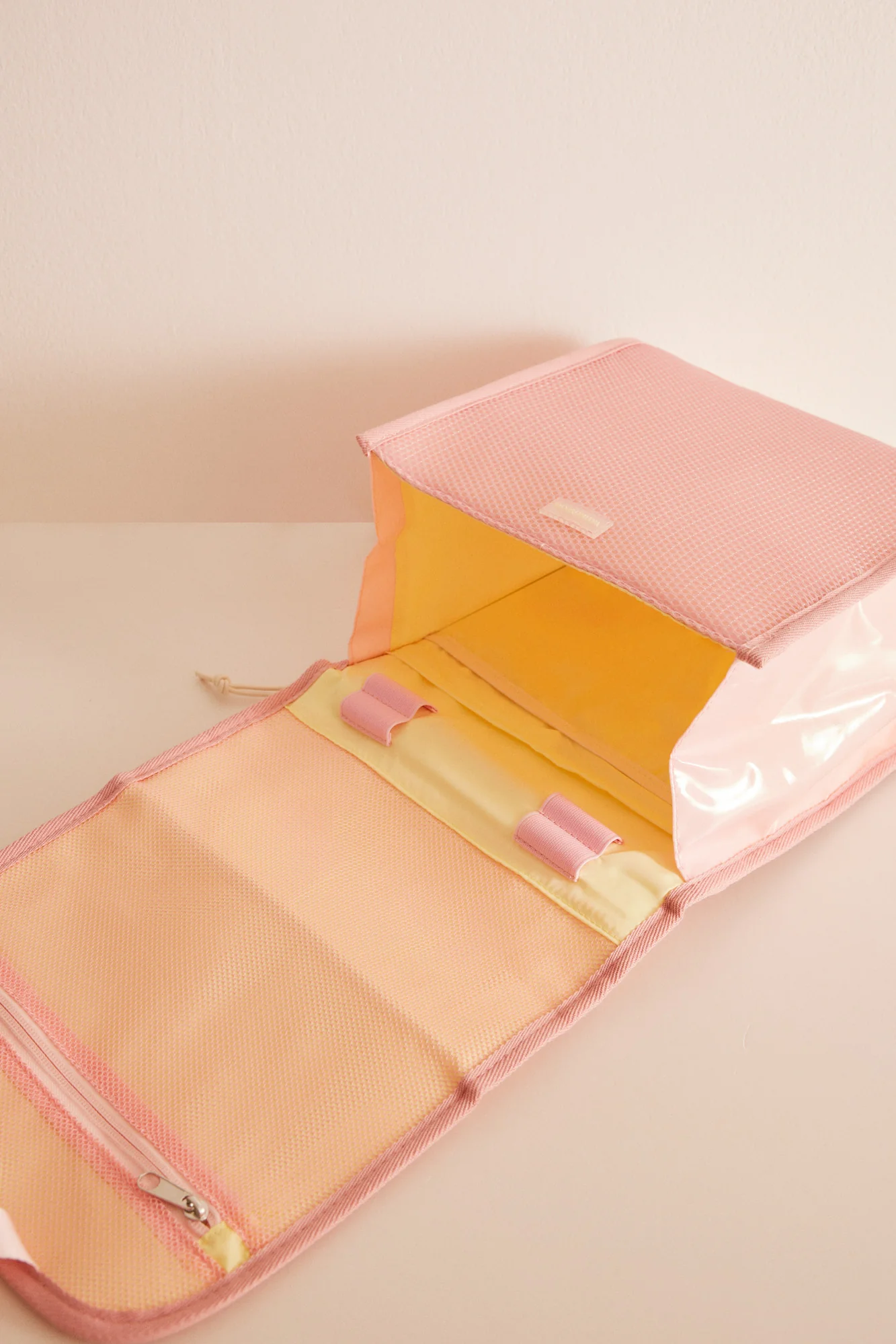 Pink Snoopy vanity case - Image 4