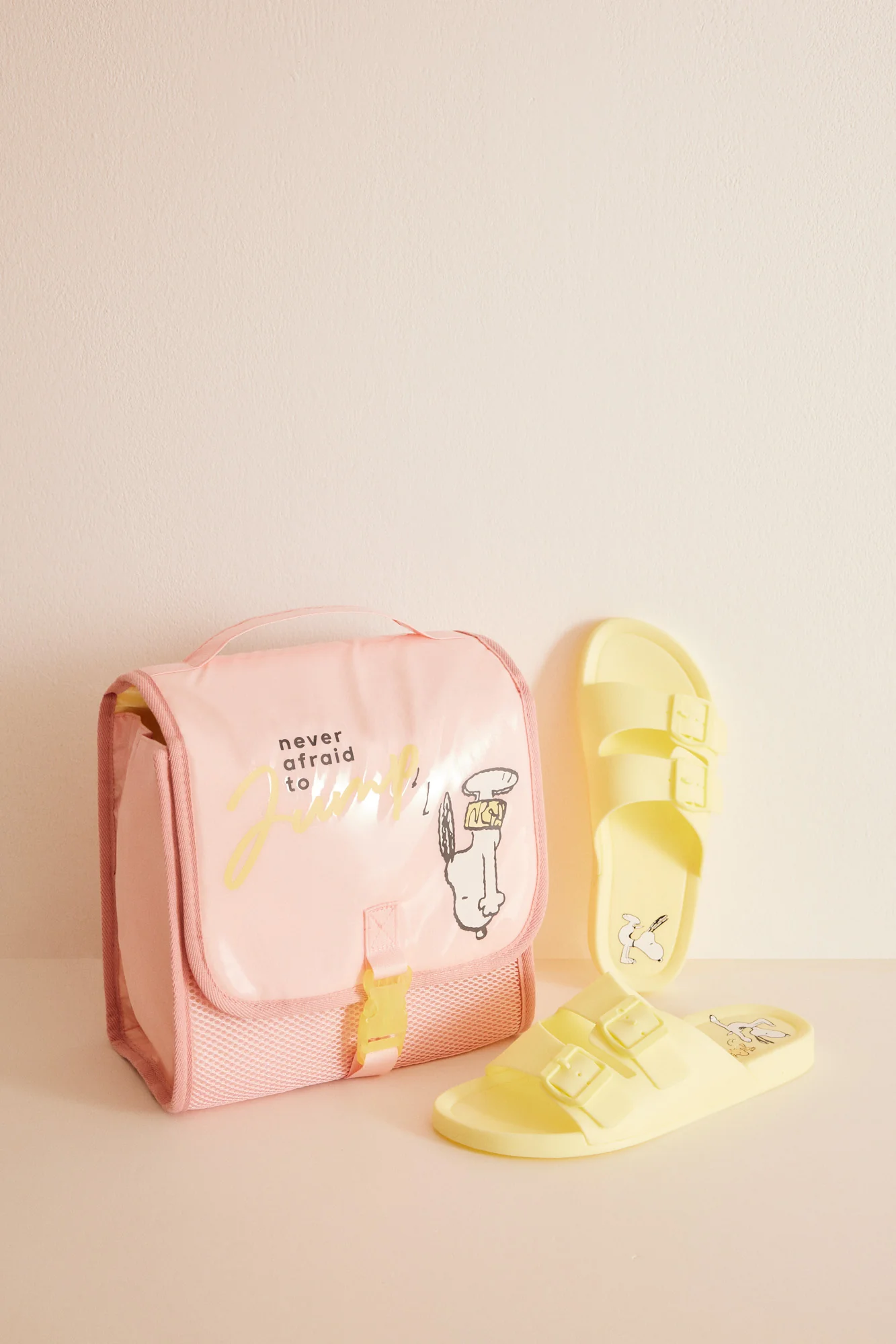 Pink Snoopy vanity case - Image 5