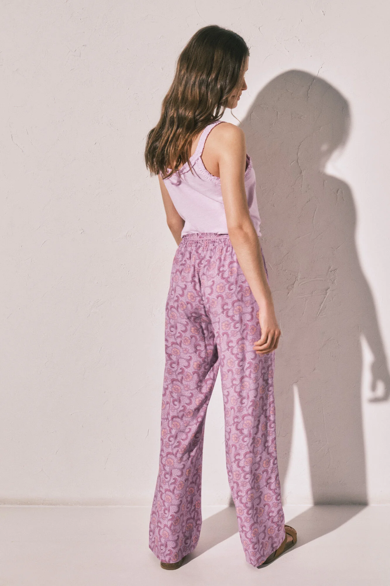 Pink floral print long trousers - Image 6