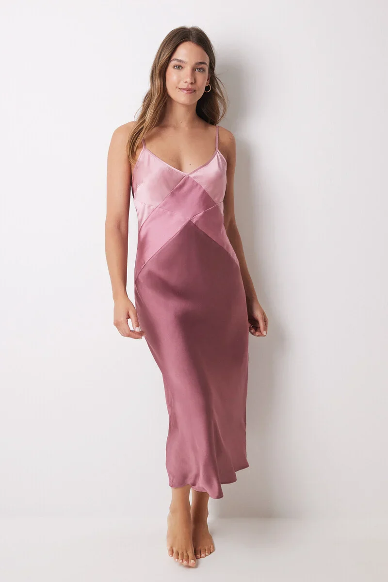 Long satin nightgown with dark pink straps - Image 3
