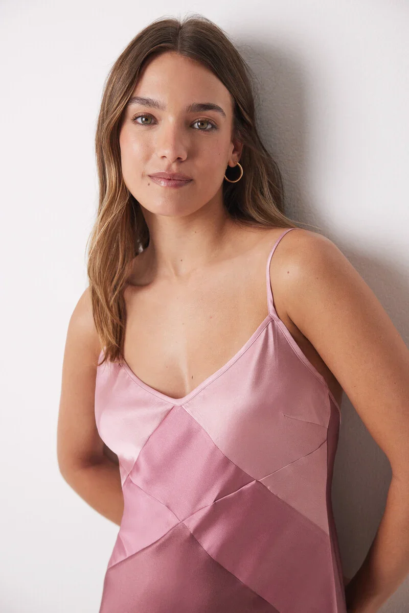 Long satin nightgown with dark pink straps - Image 4