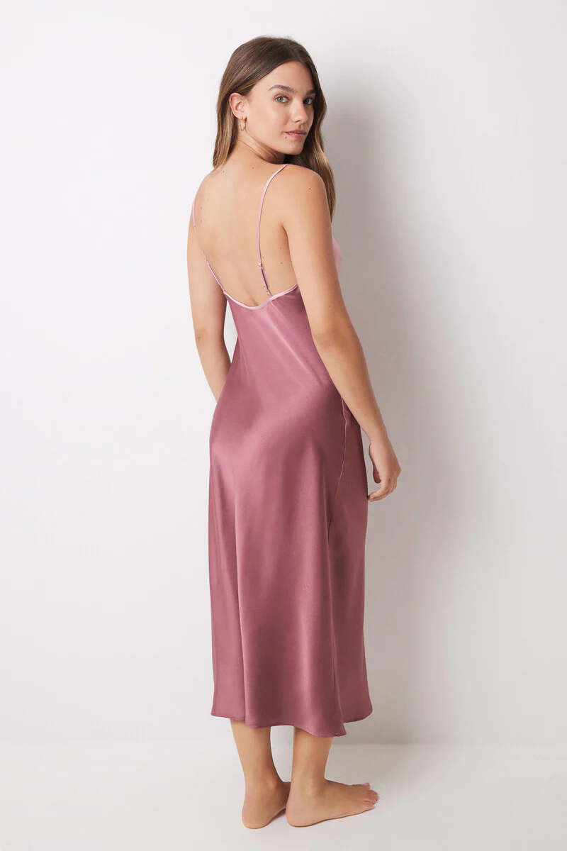 Long satin nightgown with dark pink straps - Image 5