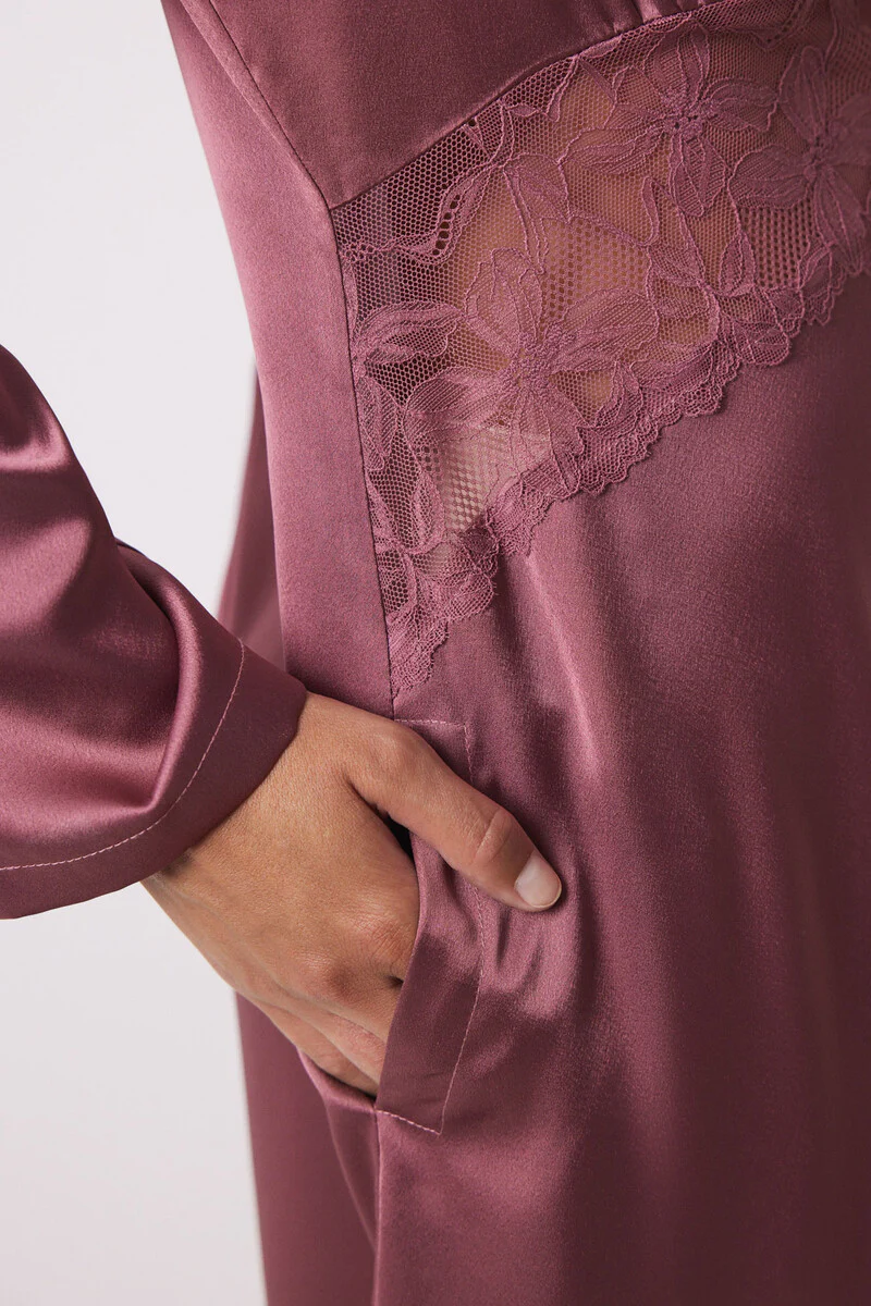 Long pink satin robe with lace detail - Image 5