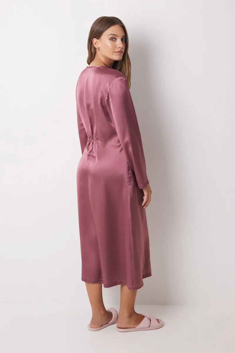 Long pink satin robe with lace detail - Image 6
