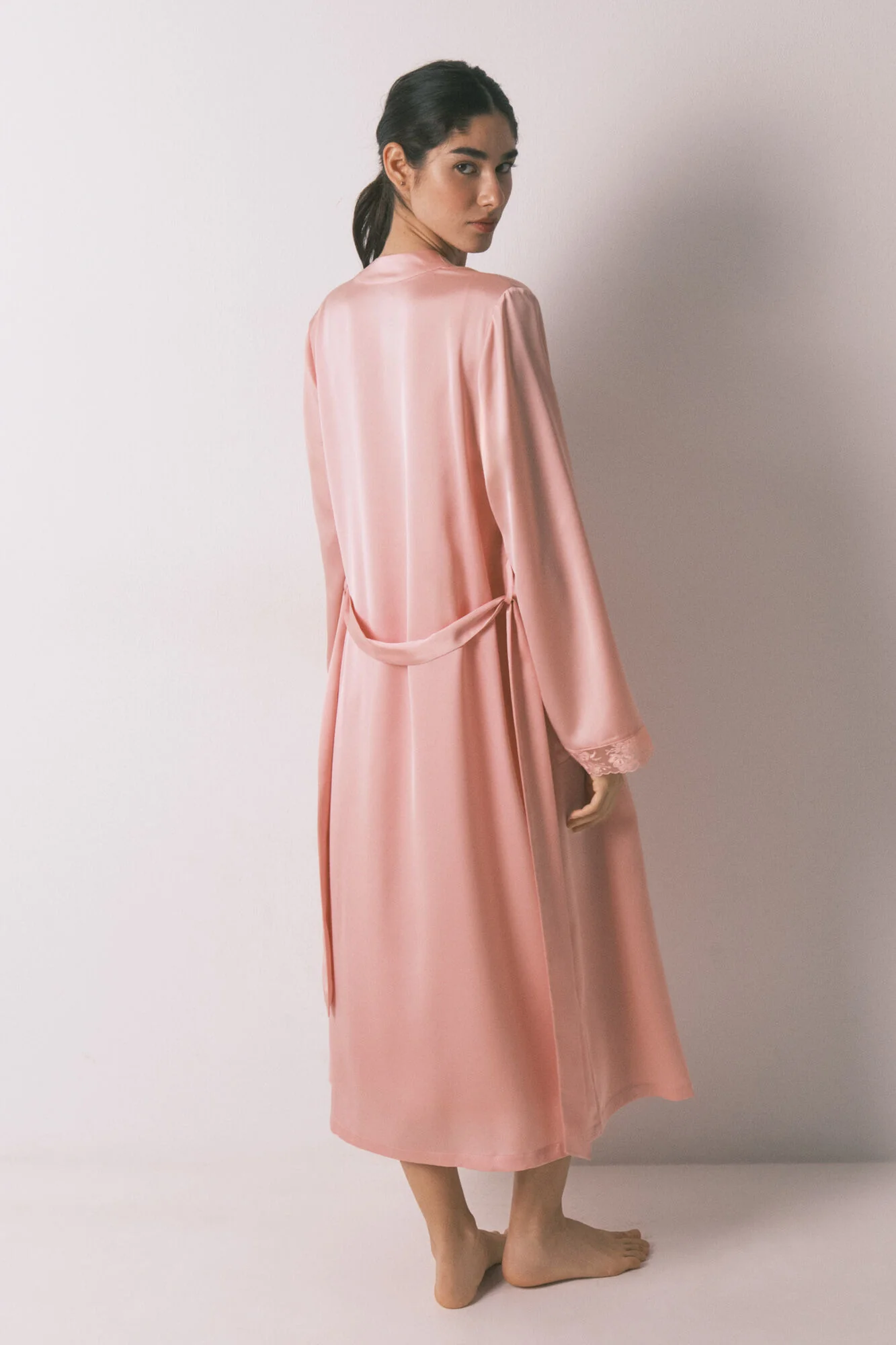 Pink satin midi robe - Image 2