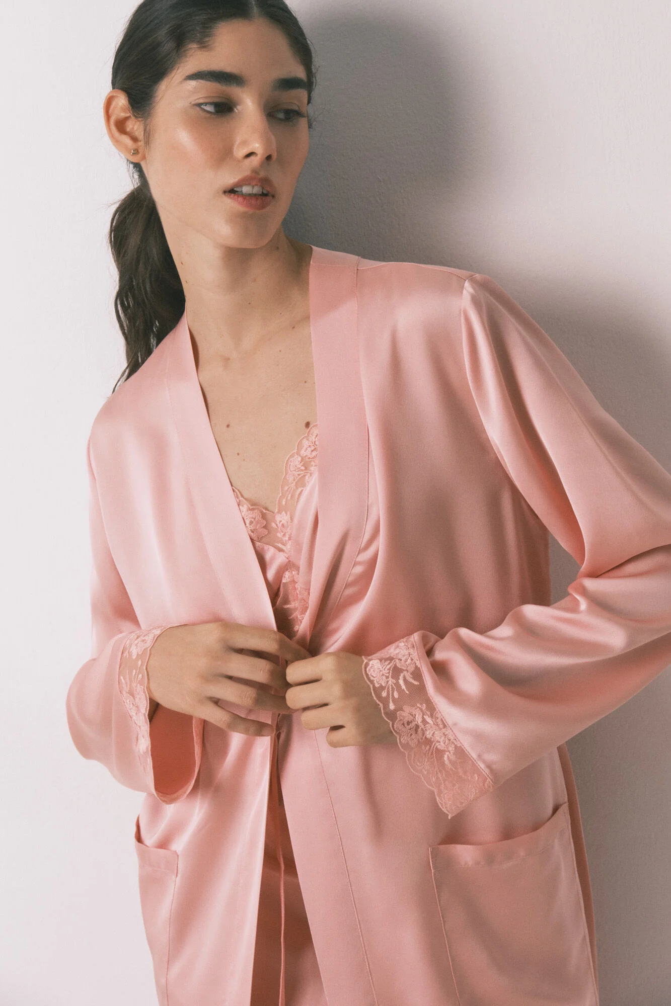 Pink satin midi robe - Image 7