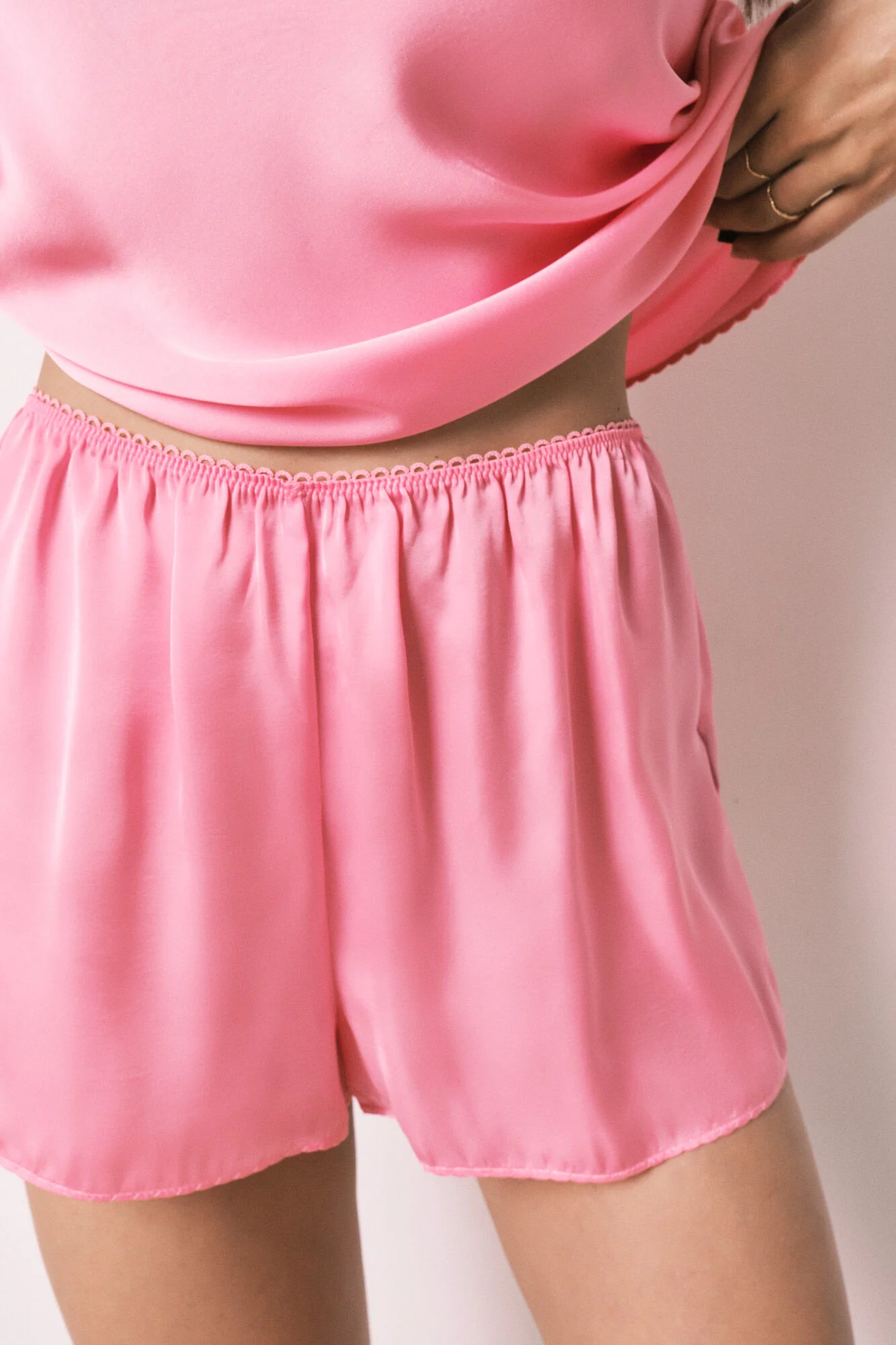 Pink satin short pyjamas - Image 2