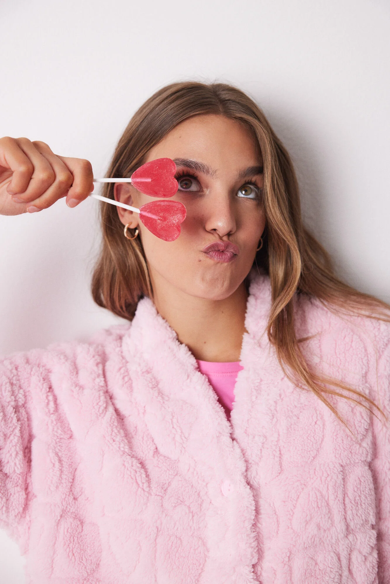 Pink short robe with fluffy fur and hearts - Image 4