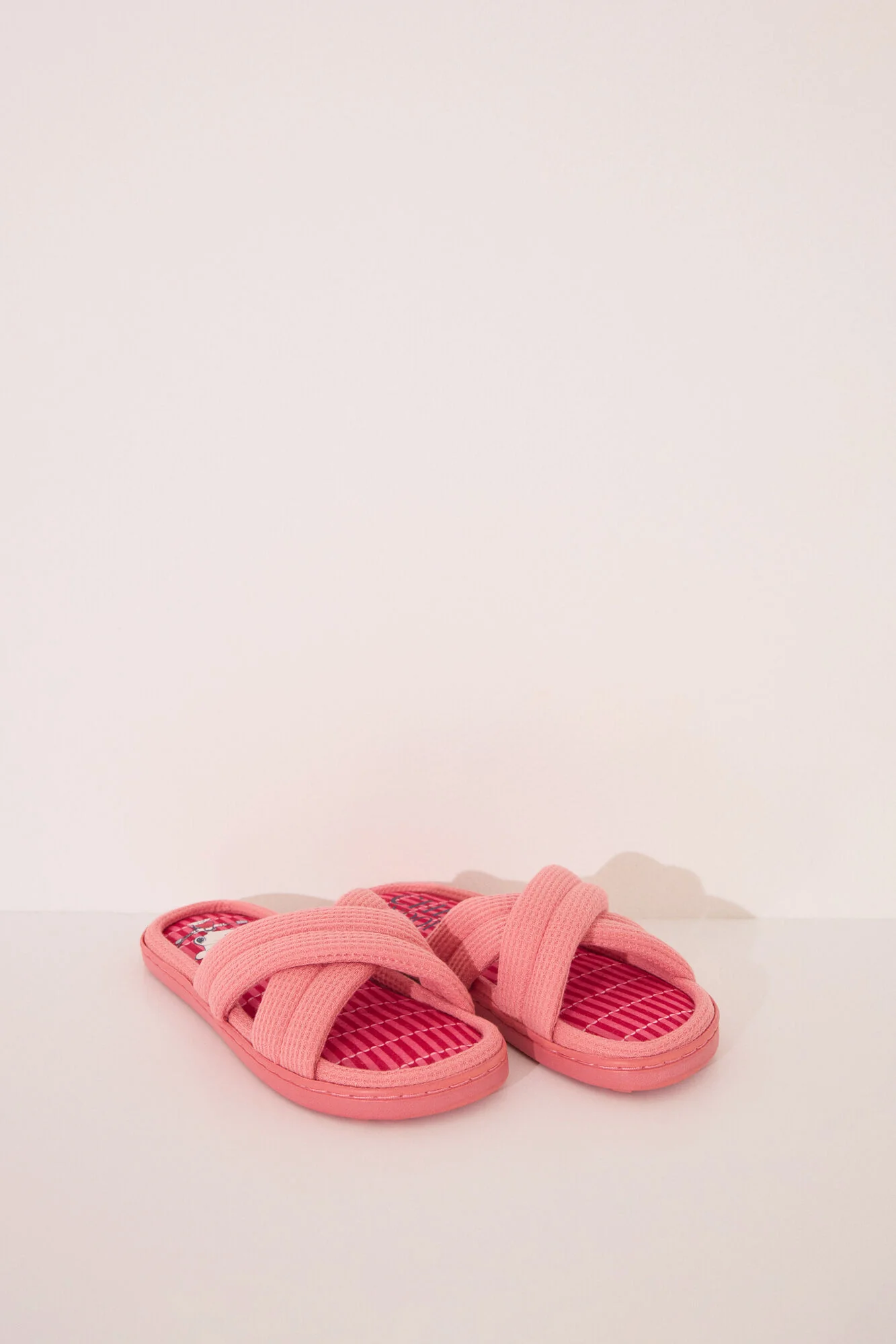 Pink Snoopy padded slippers - Image 4