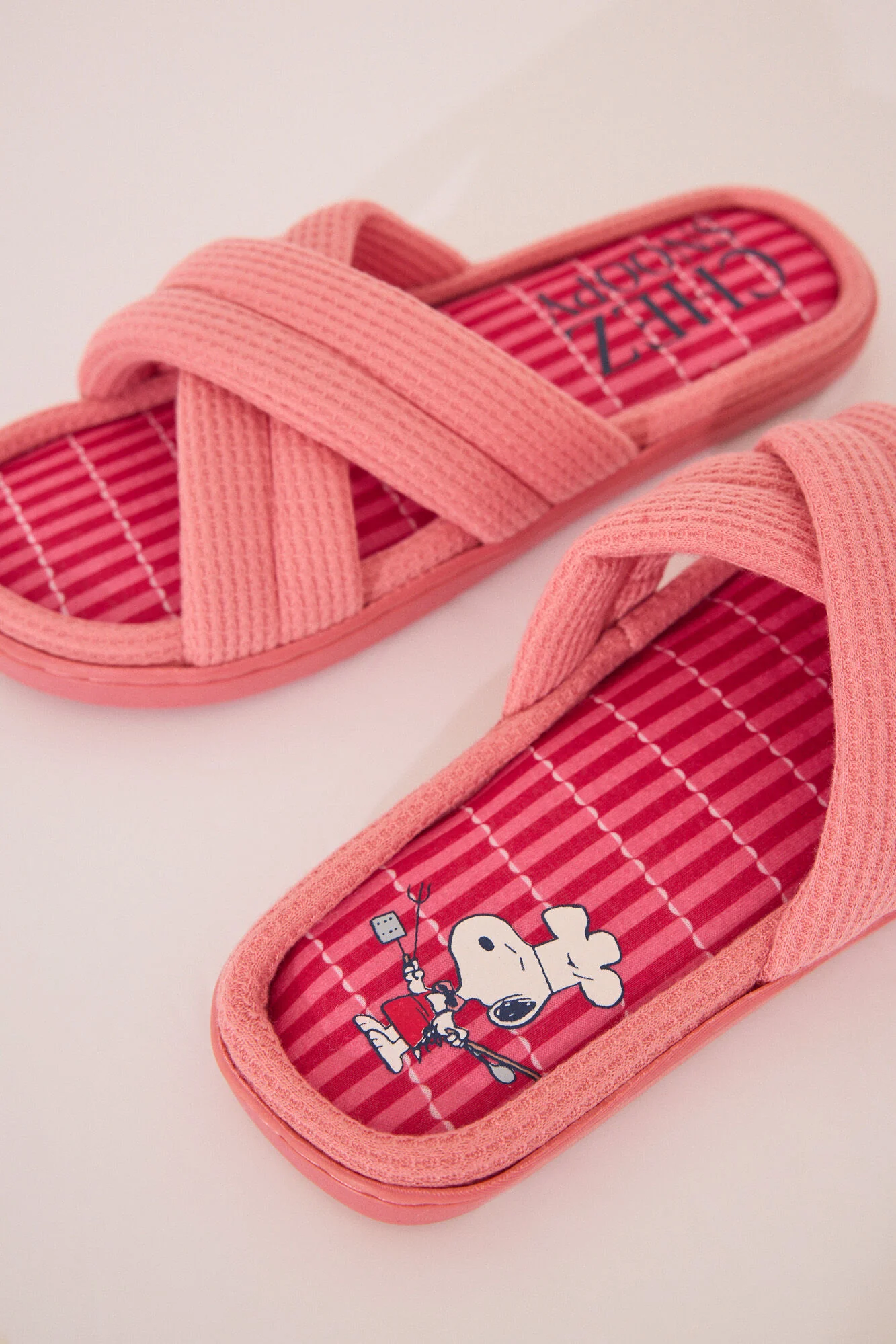 Pink Snoopy padded slippers - Image 5