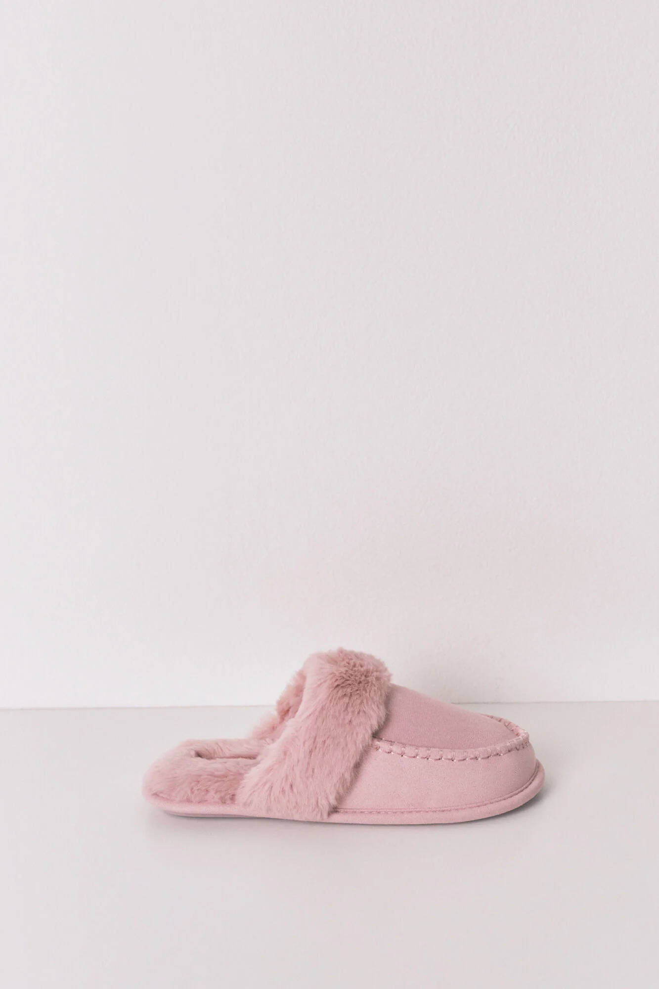 Pink synthetic fur slippers