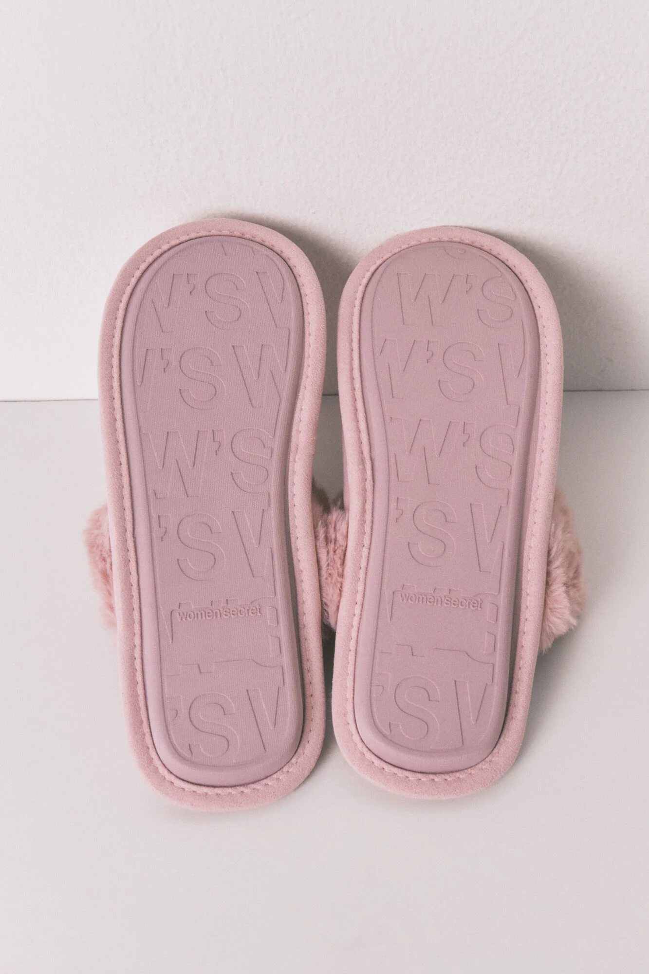 Pink synthetic fur slippers - Image 3