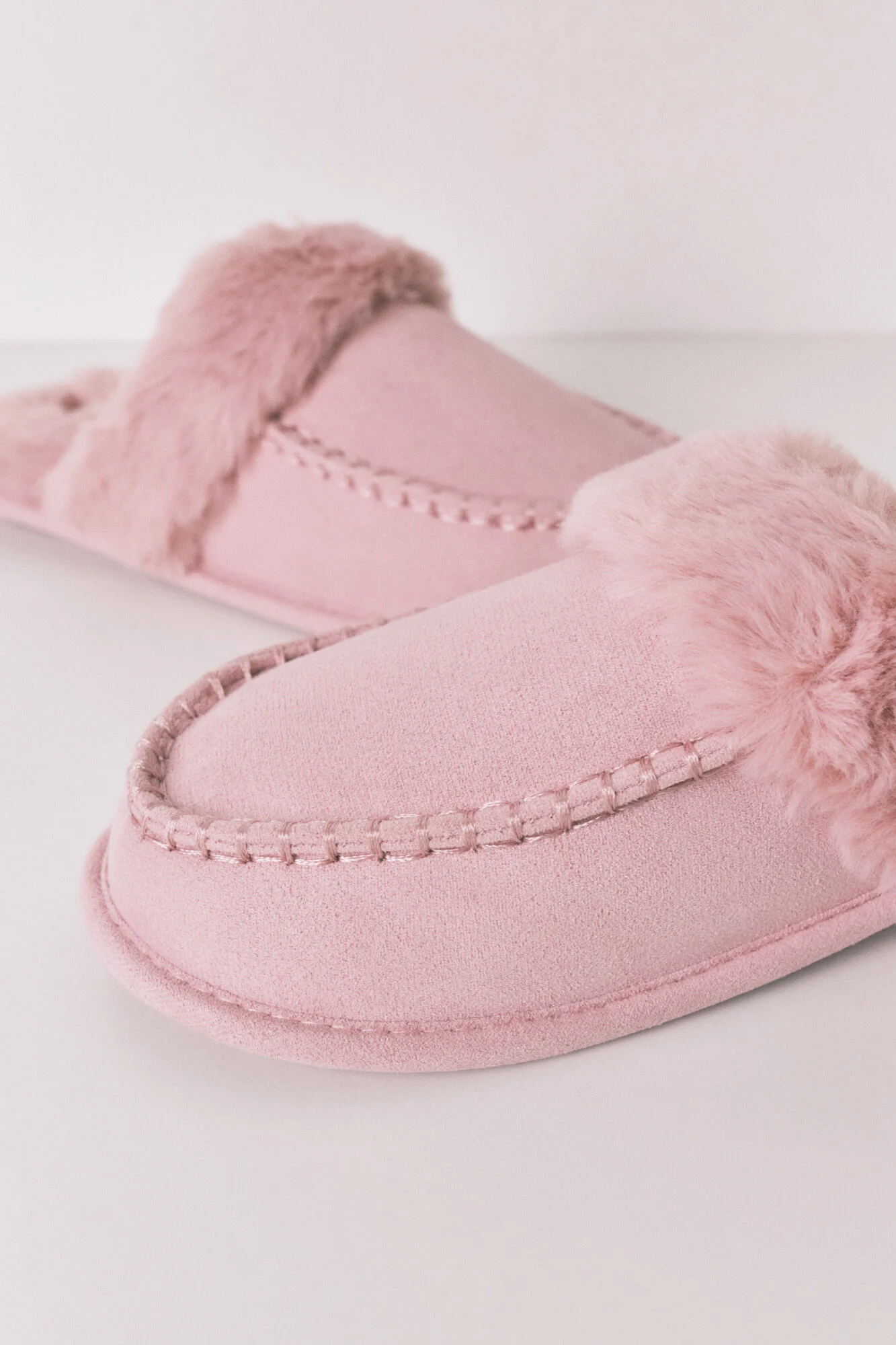 Pink synthetic fur slippers - Image 5