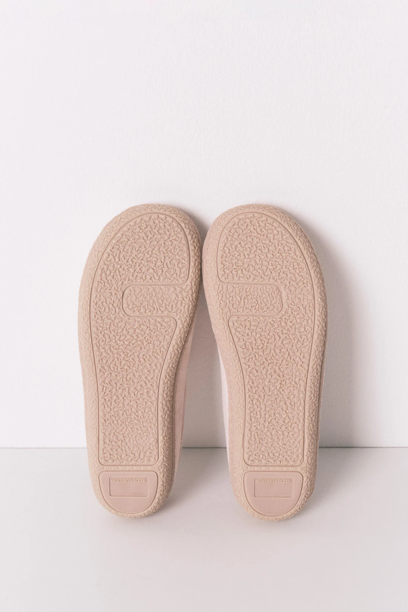 Pink velour slippers - Image 3