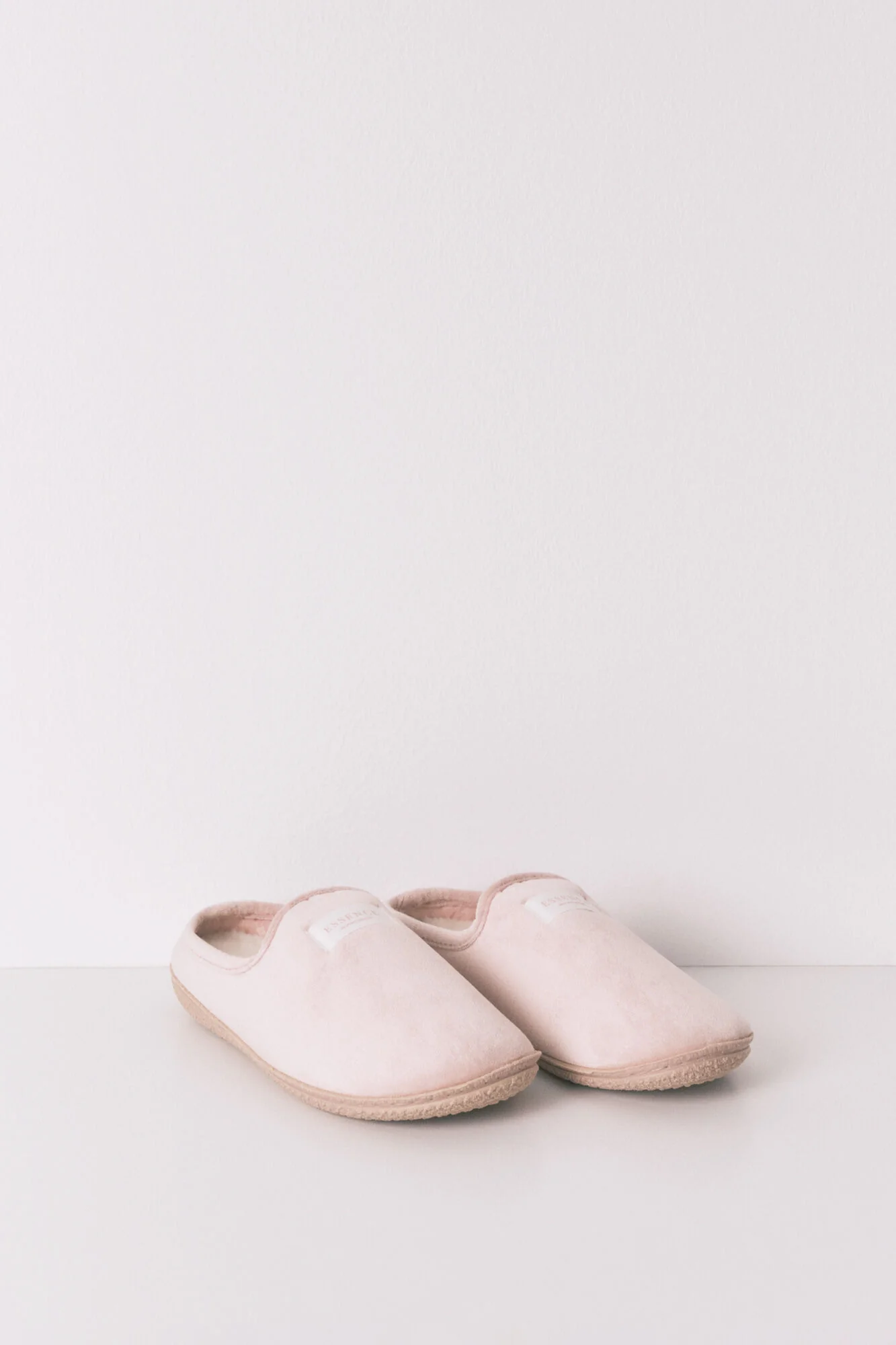 Pink velour slippers - Image 5