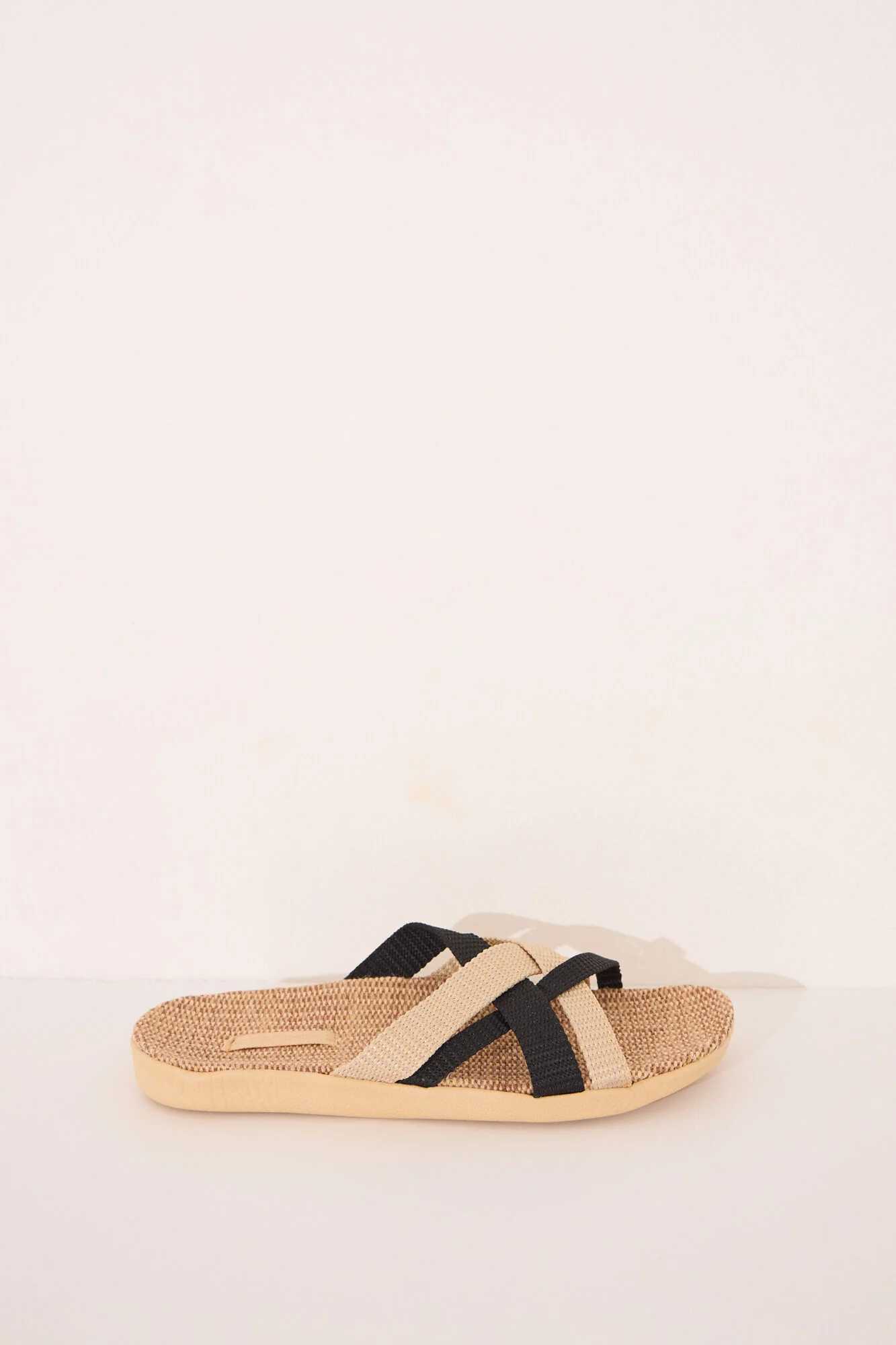 Raffia sandals with crisscross straps
