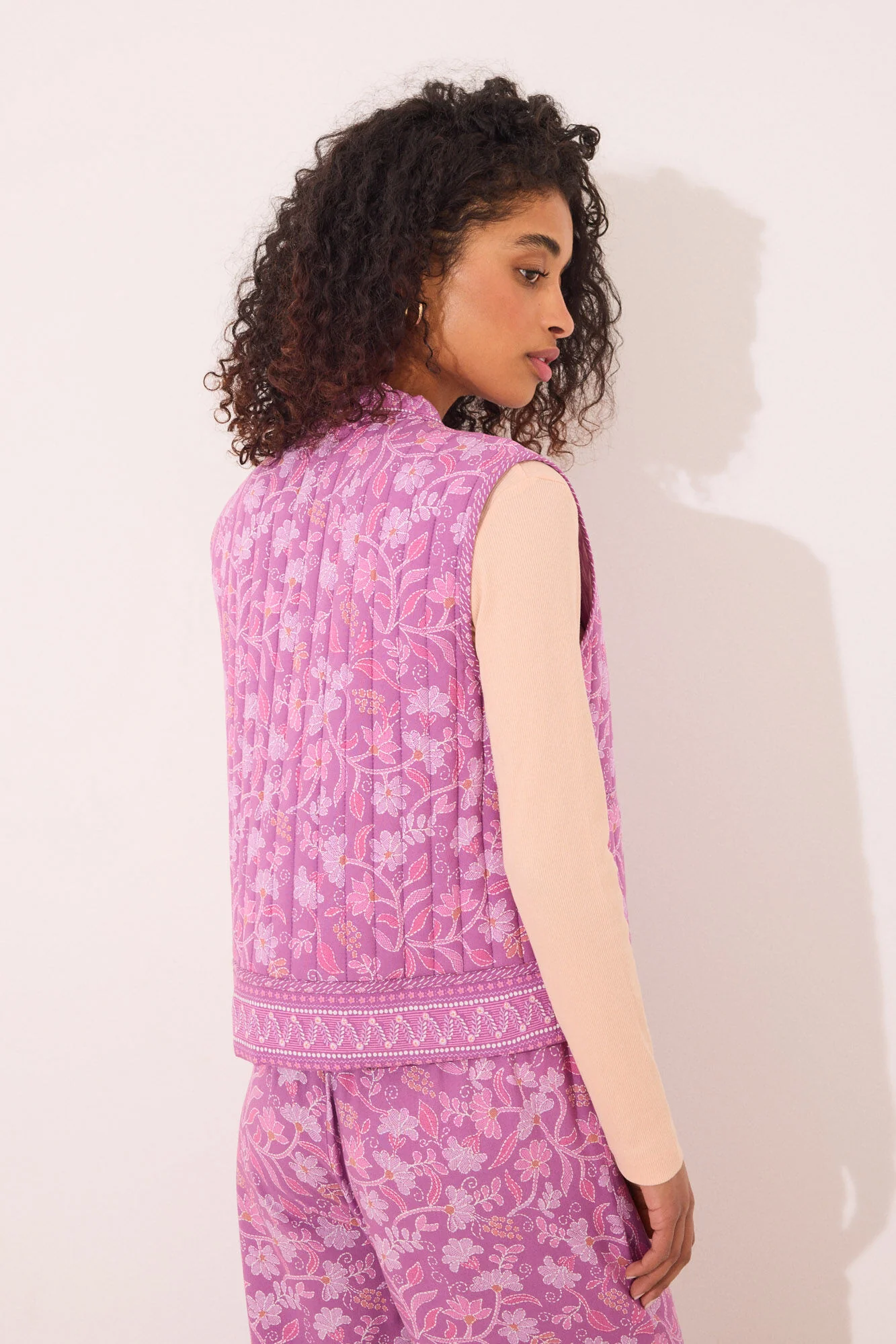 Reversible boho viscose gilet in purple - Image 2