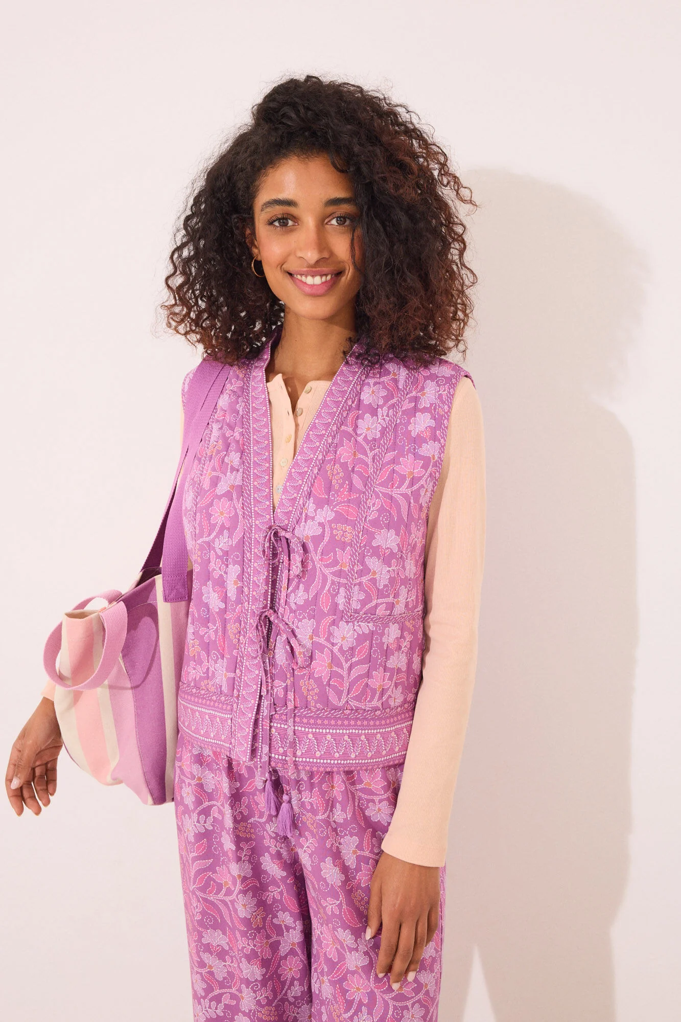 Reversible boho viscose gilet in purple - Image 3