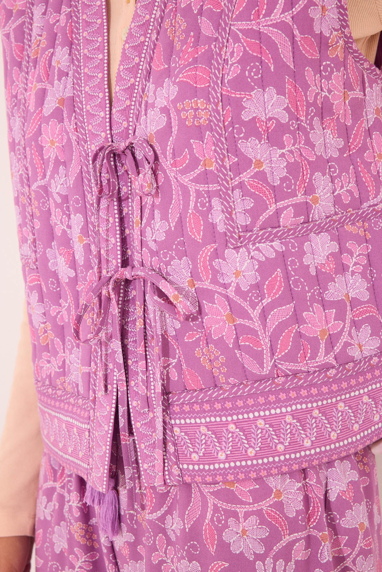 Reversible boho viscose gilet in purple - Image 4