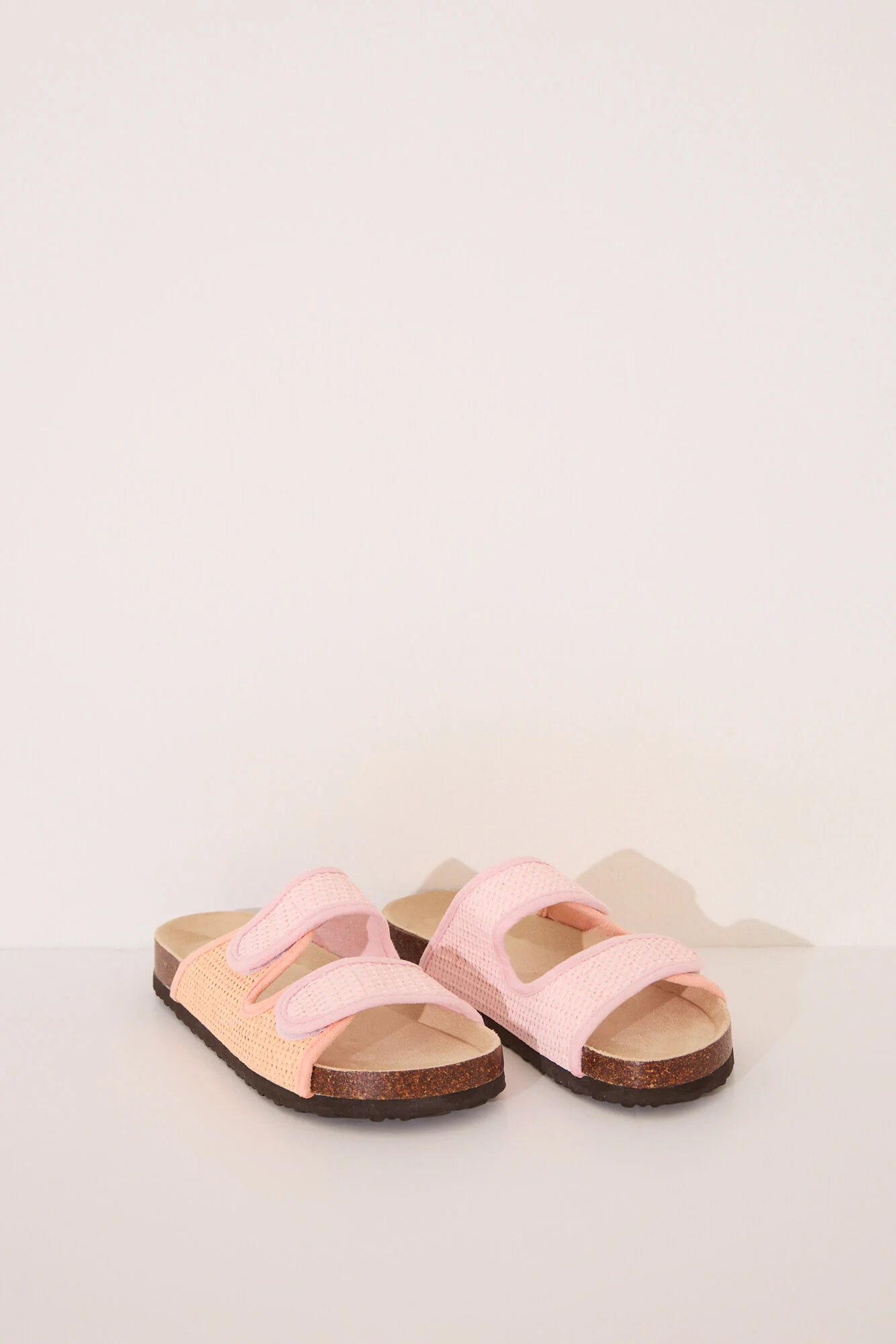 Salmon pink raffia effect bio sandals - Image 3