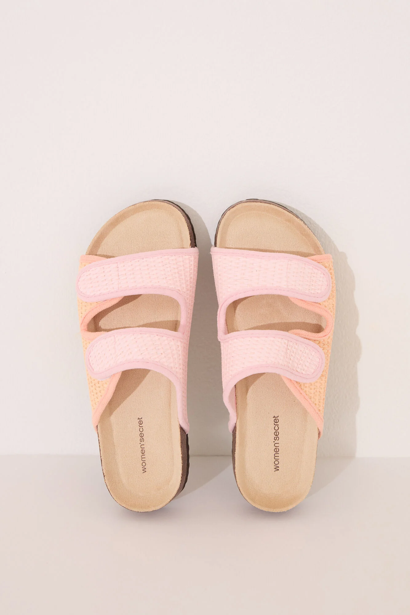 Salmon pink raffia effect bio sandals - Image 5