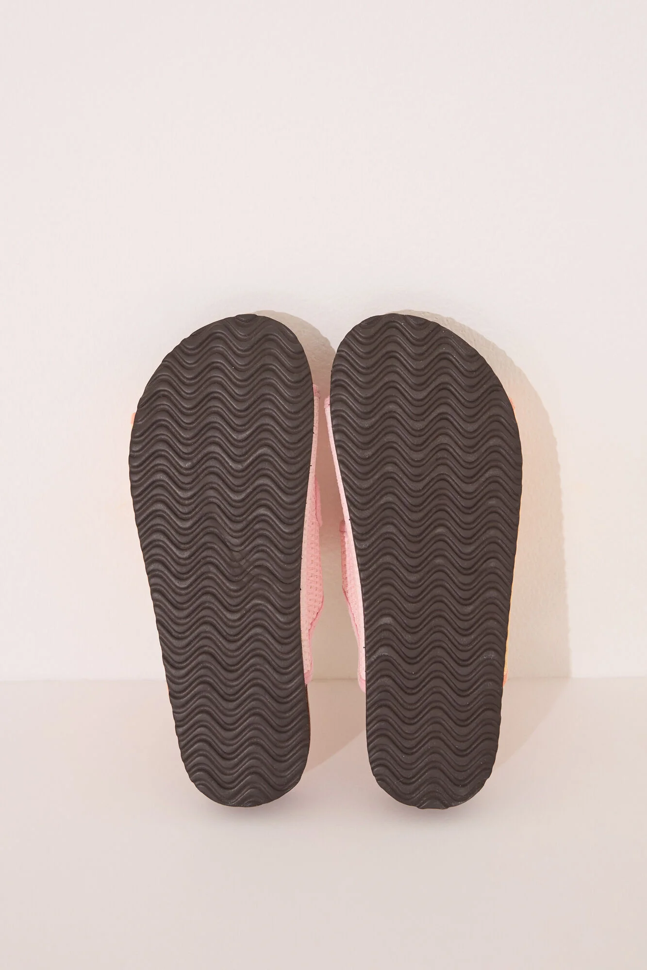 Salmon pink raffia effect bio sandals - Image 6
