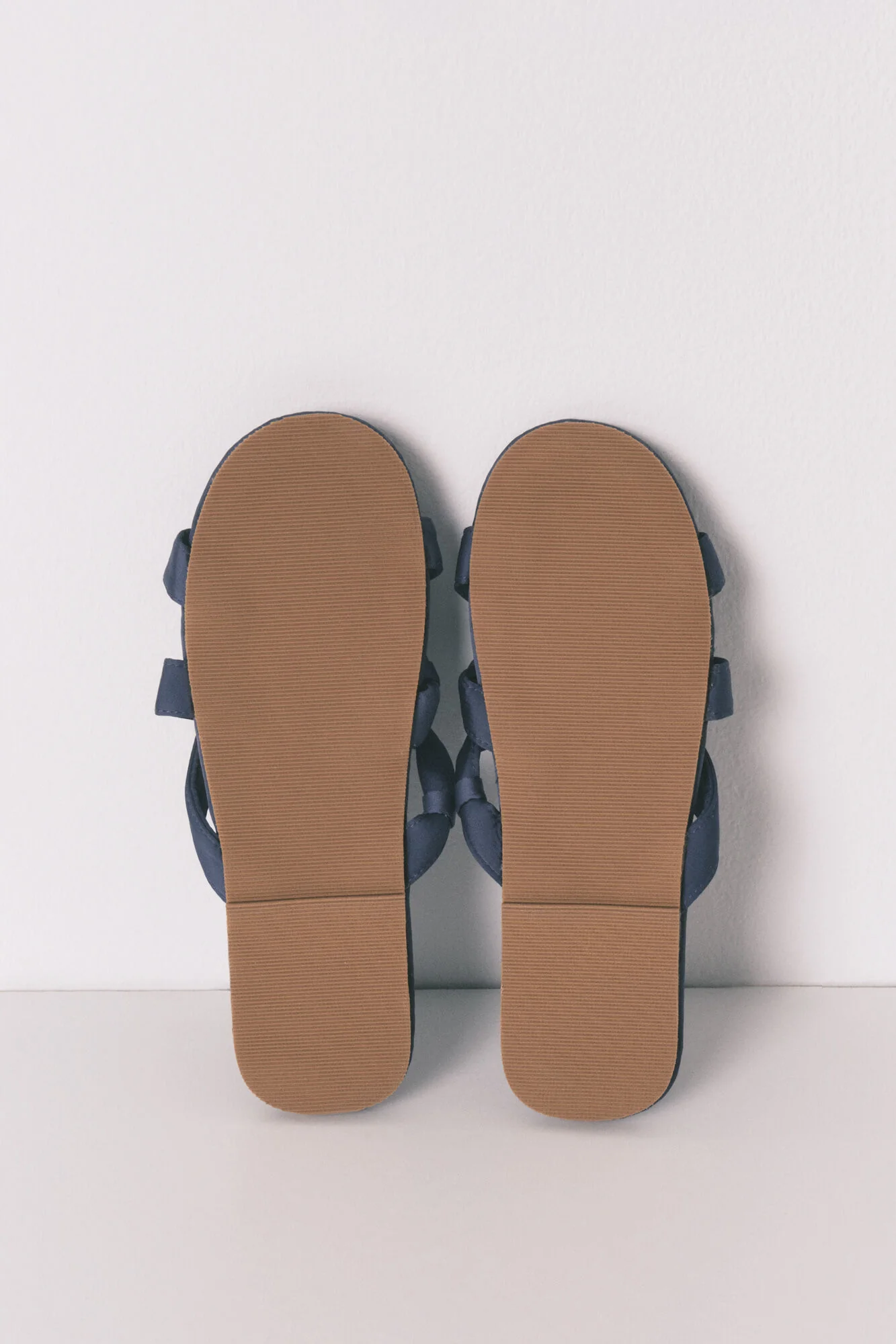 Satin crossed strap slippers - Image 3