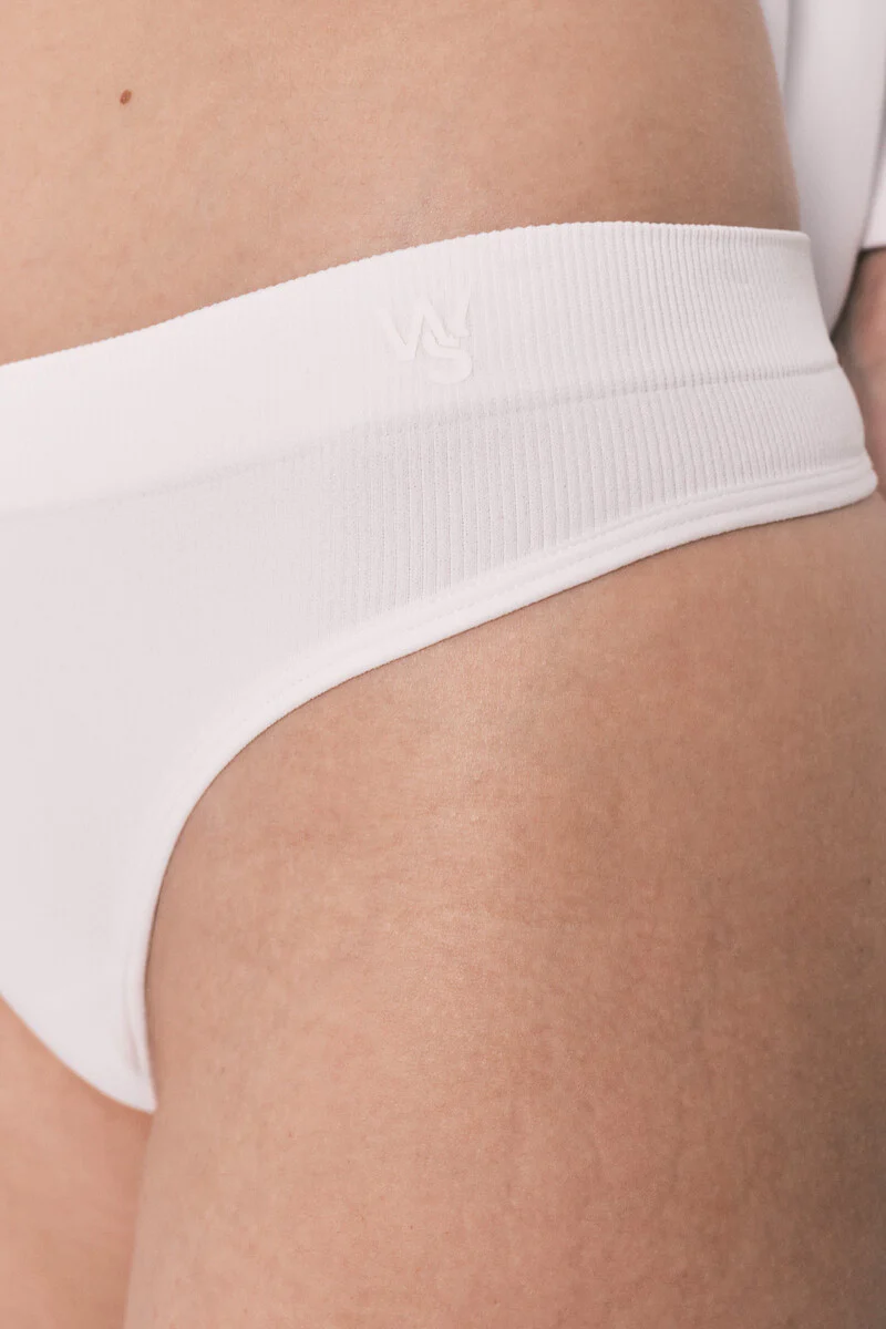 Seamless white ribbed wide thong - Image 3