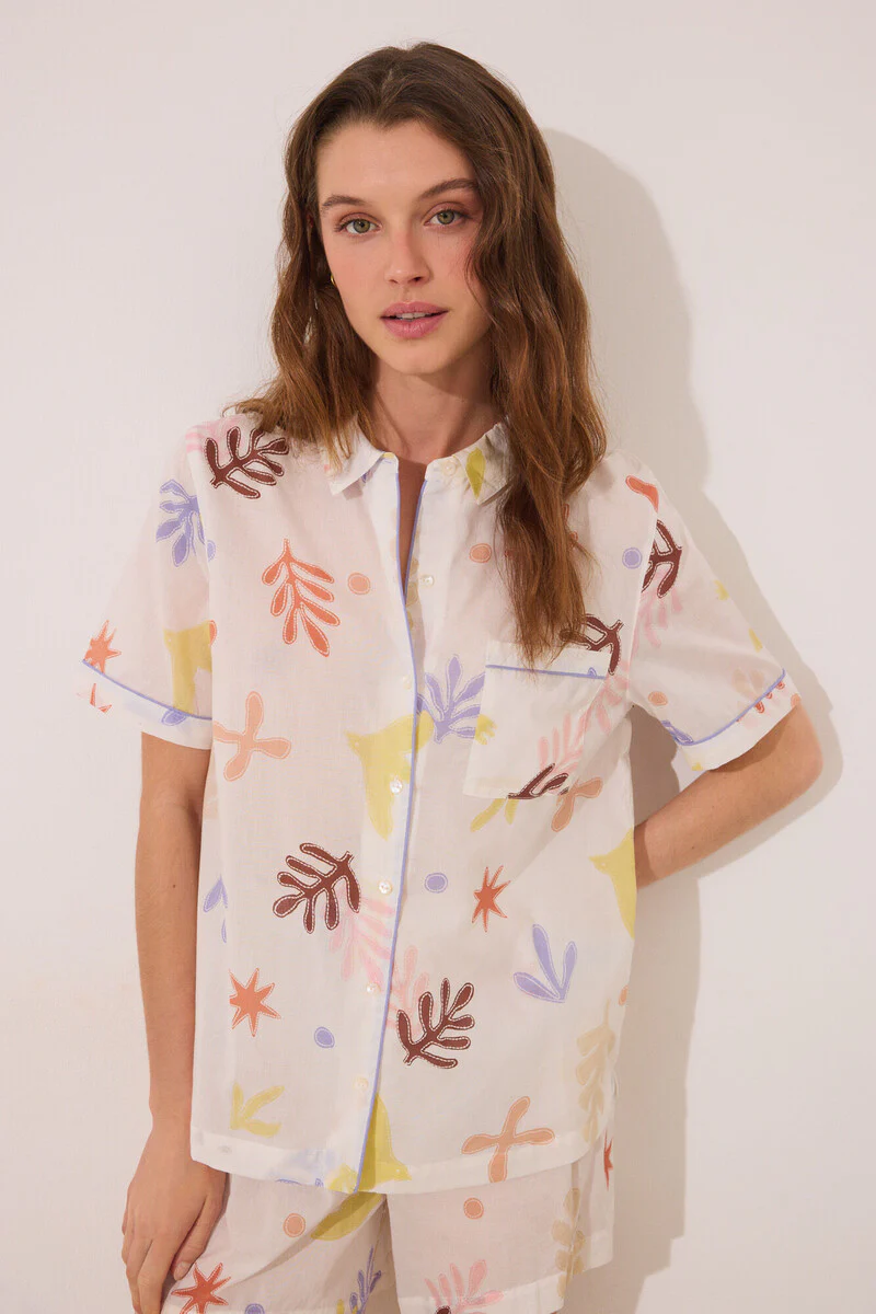 Short classic pyjamas in allover viscose with leaves - Image 5