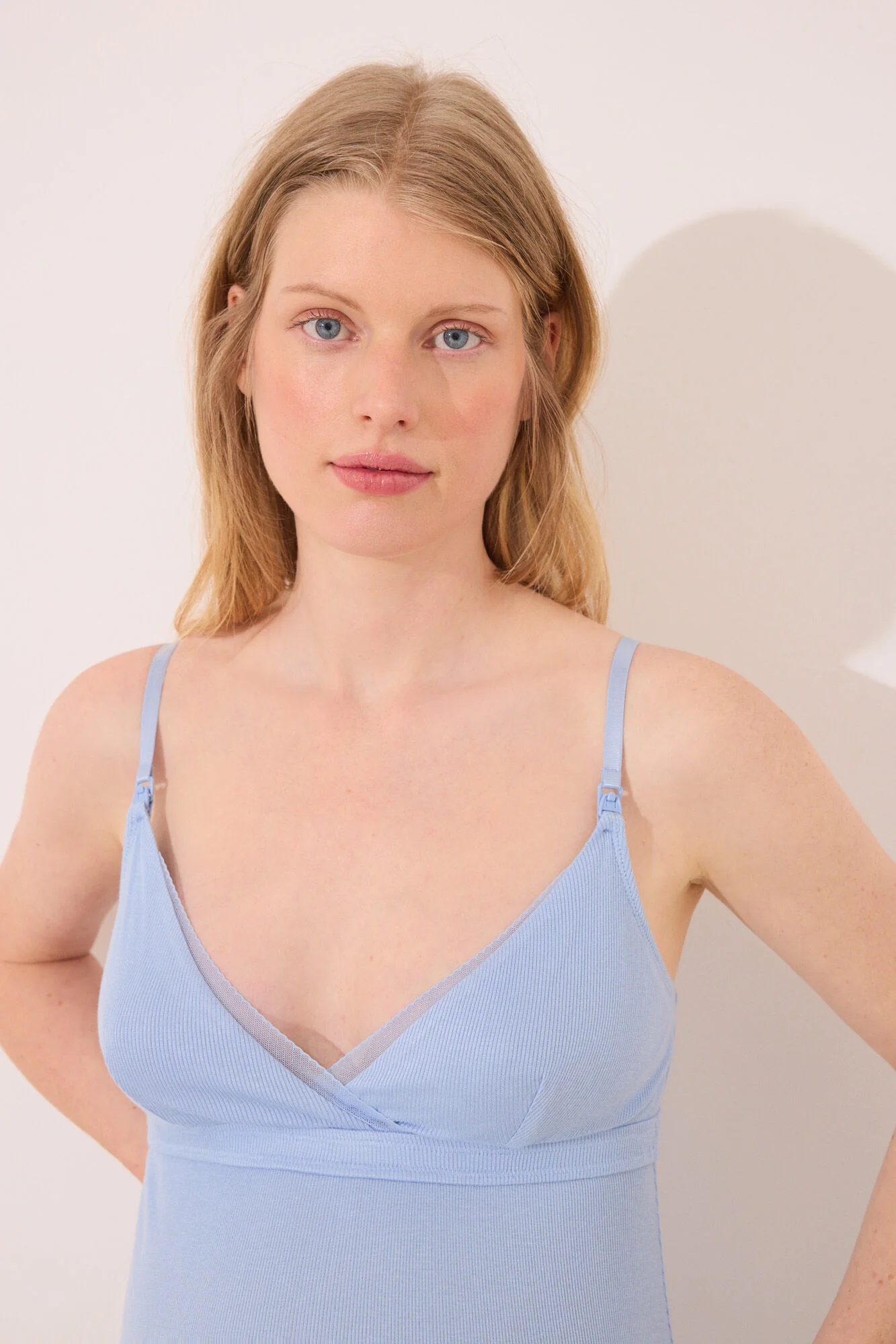 Short "maternity" nightgown in blue viscose - Image 4