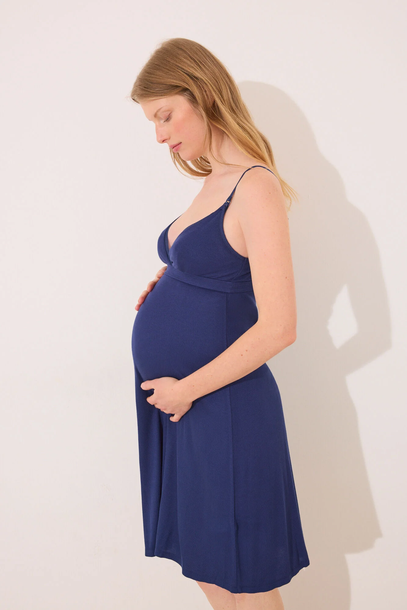 Short "maternity" nightgown in blue viscose - Image 2