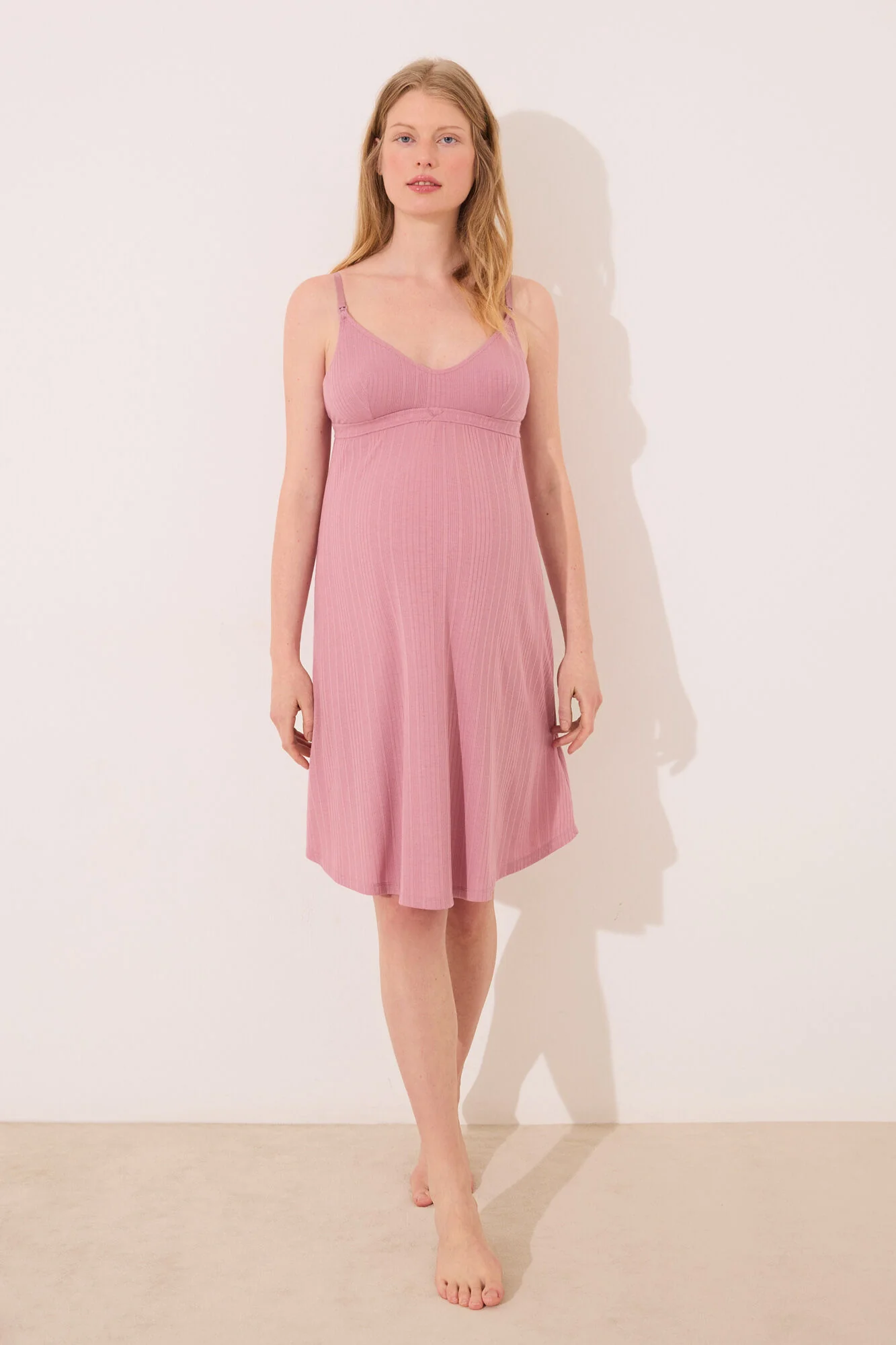 Short "maternity" nightgown in pink pointelle