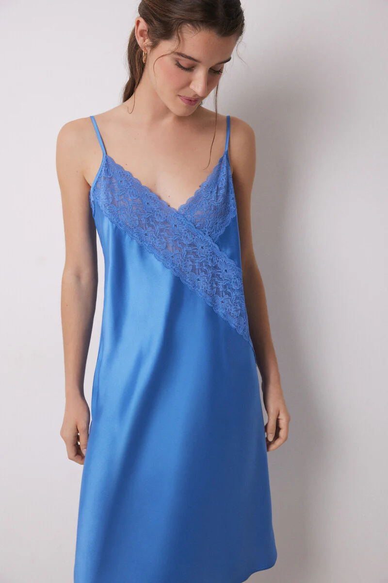 Short nightgown in blue satin and lace - Image 5
