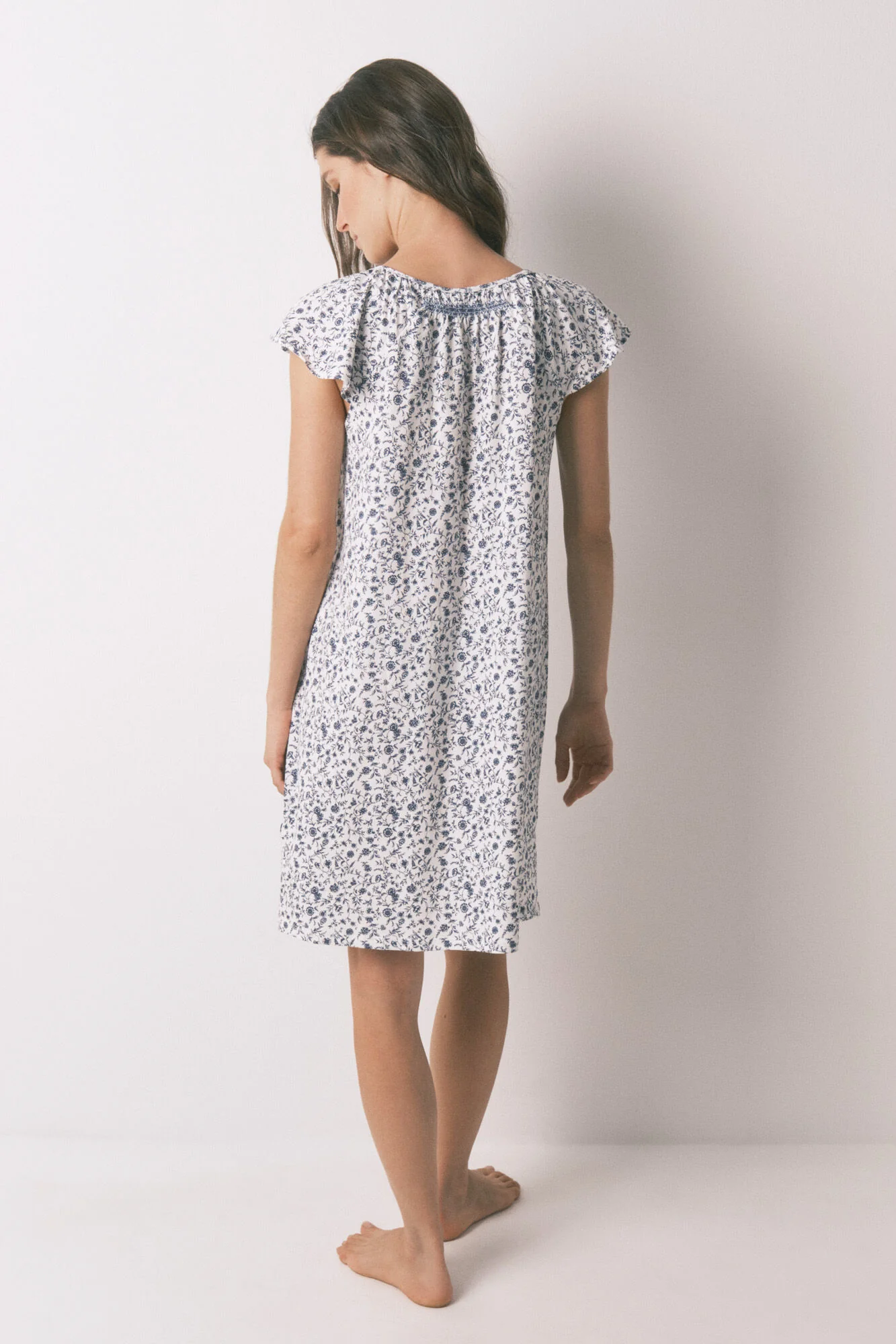 Short nightgown with dark khaki flowers - Image 2