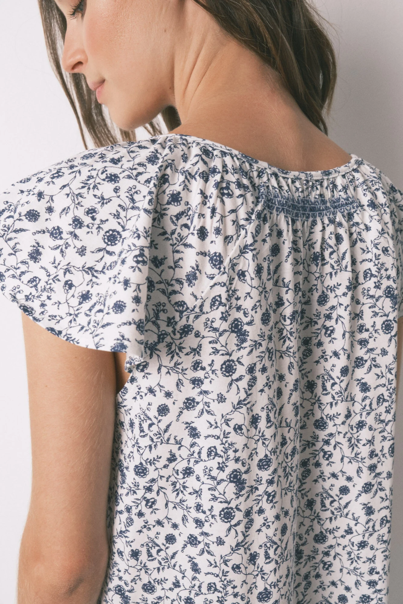 Short nightgown with dark khaki flowers - Image 3