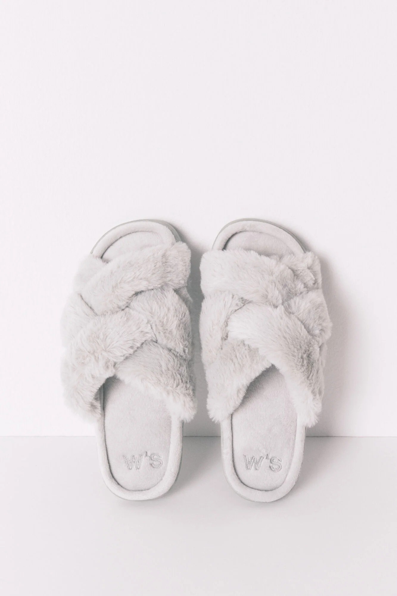 Slipper with green fur - Image 2