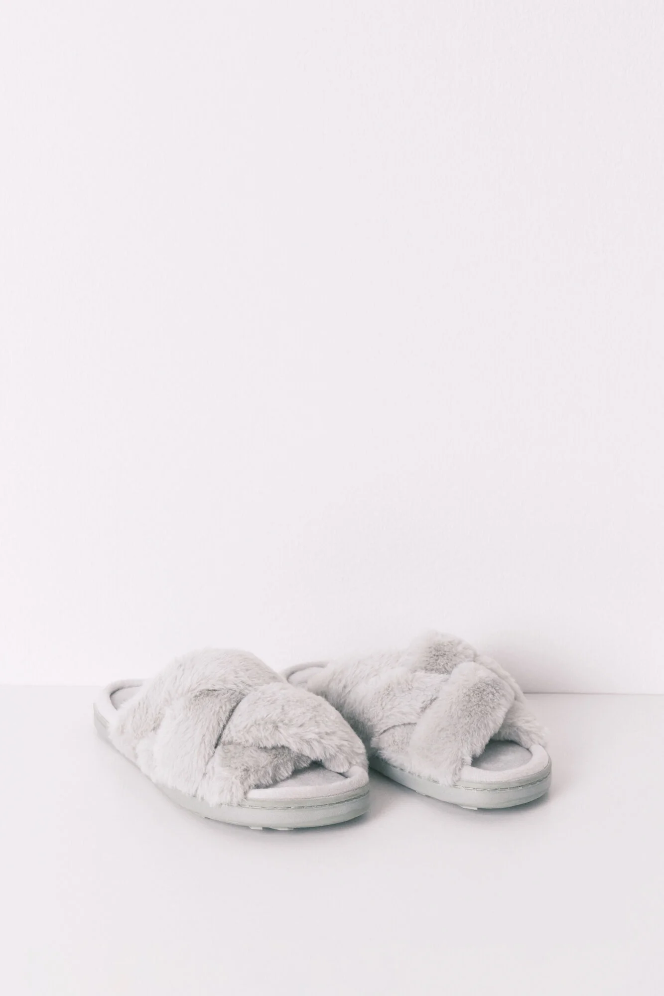 Slipper with green fur - Image 3