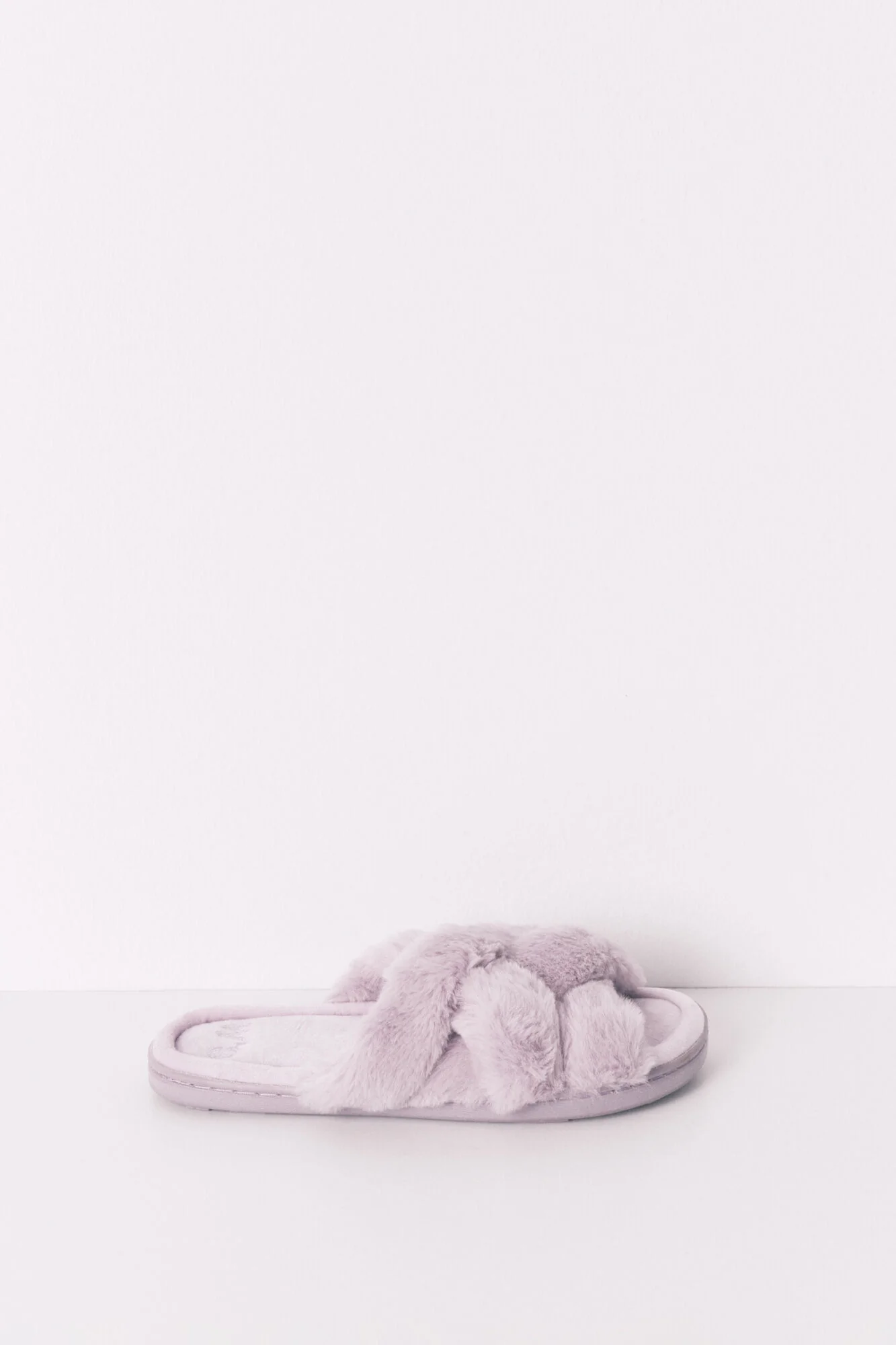 Slipper with lilac fur