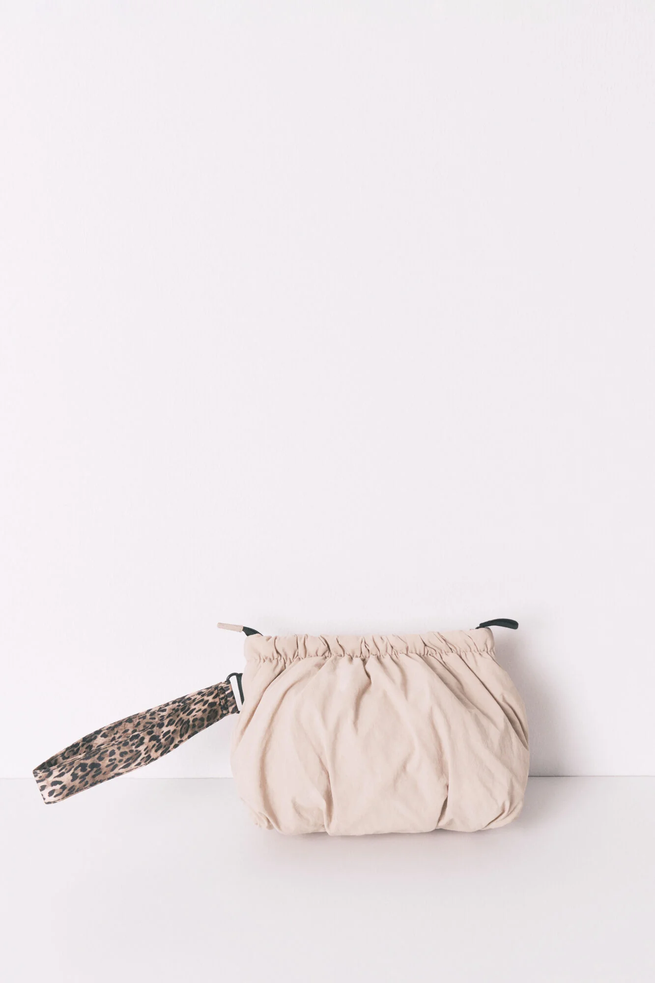 Small animal print nylon vanity case - Image 3