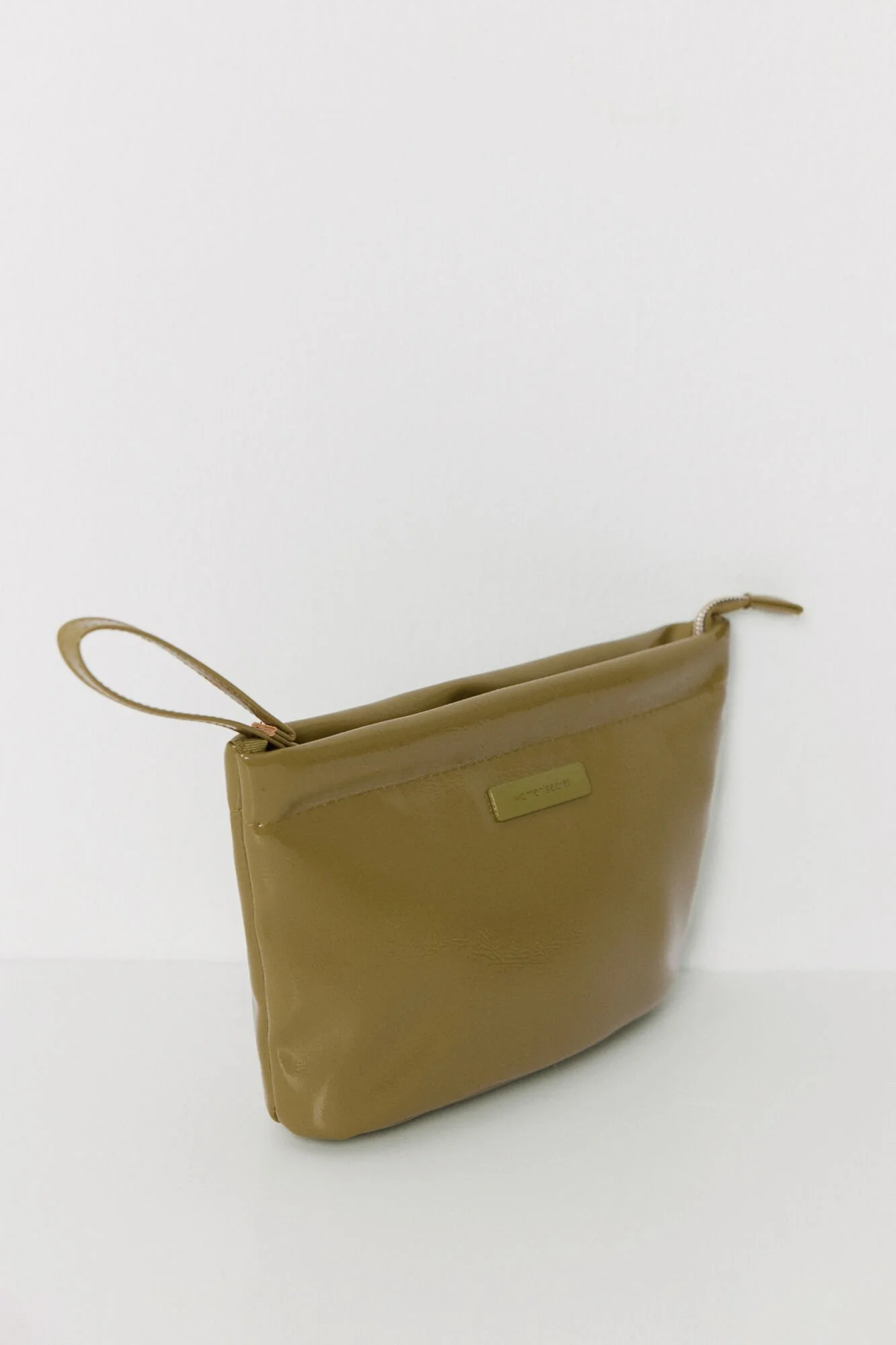 Small green quilted patent leather toiletry bag - Image 4