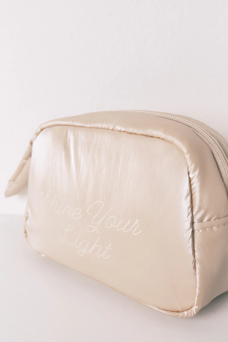 Small pink satin-finish puffer vanity case - Image 4